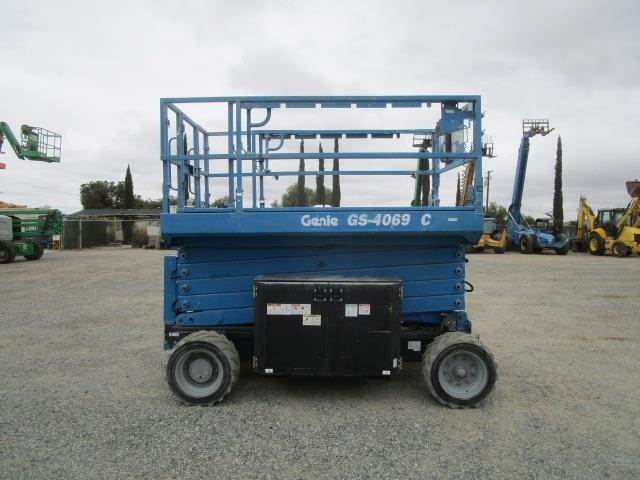 2015 Genie GS-4069 RT Scissor Lift