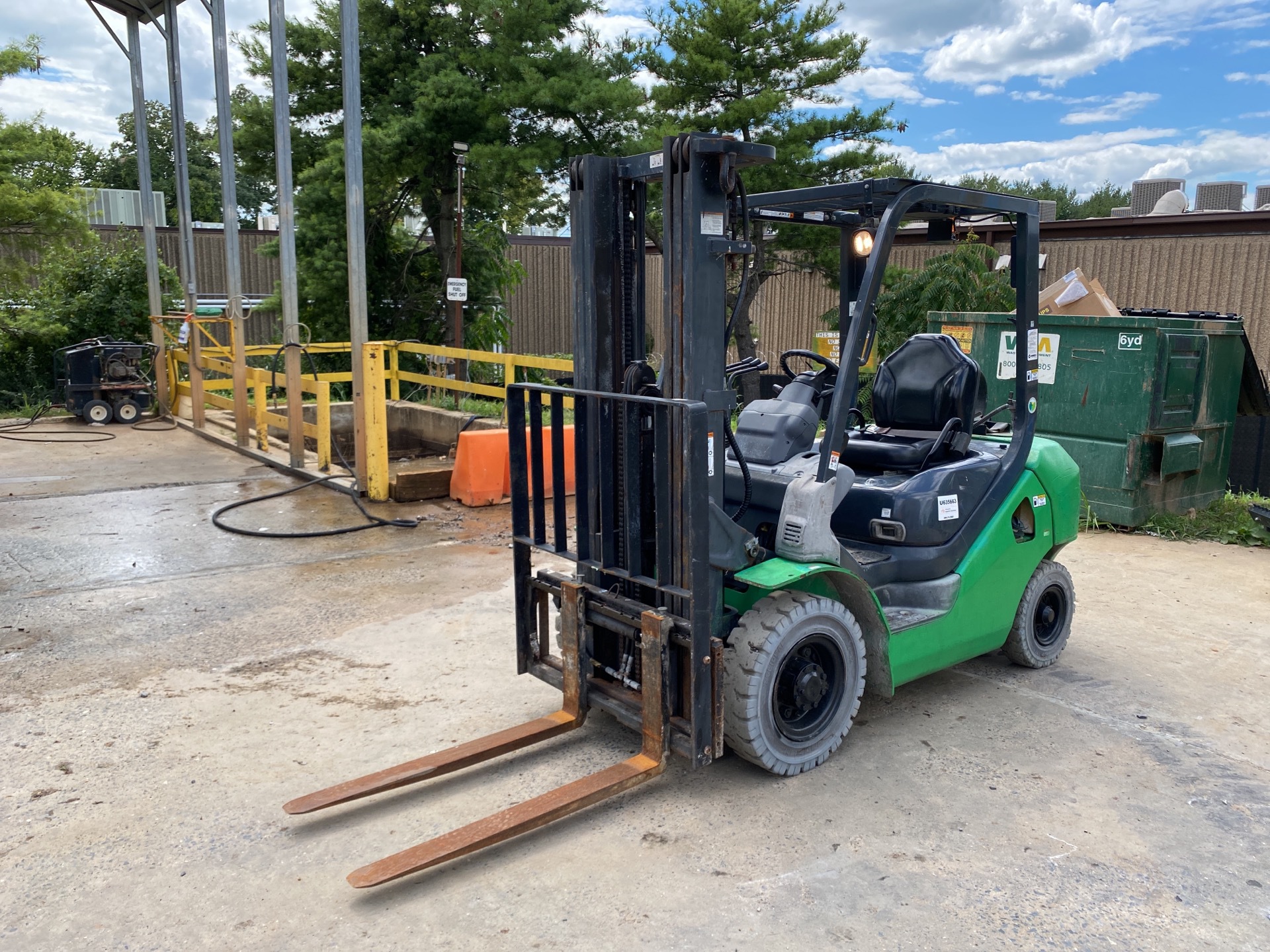 2014 Komatsu FG25T-16 4000 lb Pneumatic Tire Forklift