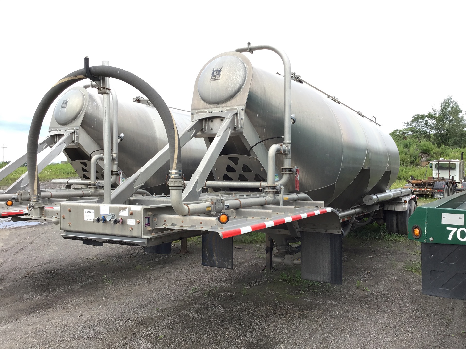 2015 Trail King APB1033 T/A Pneumatic Bulk Trailer