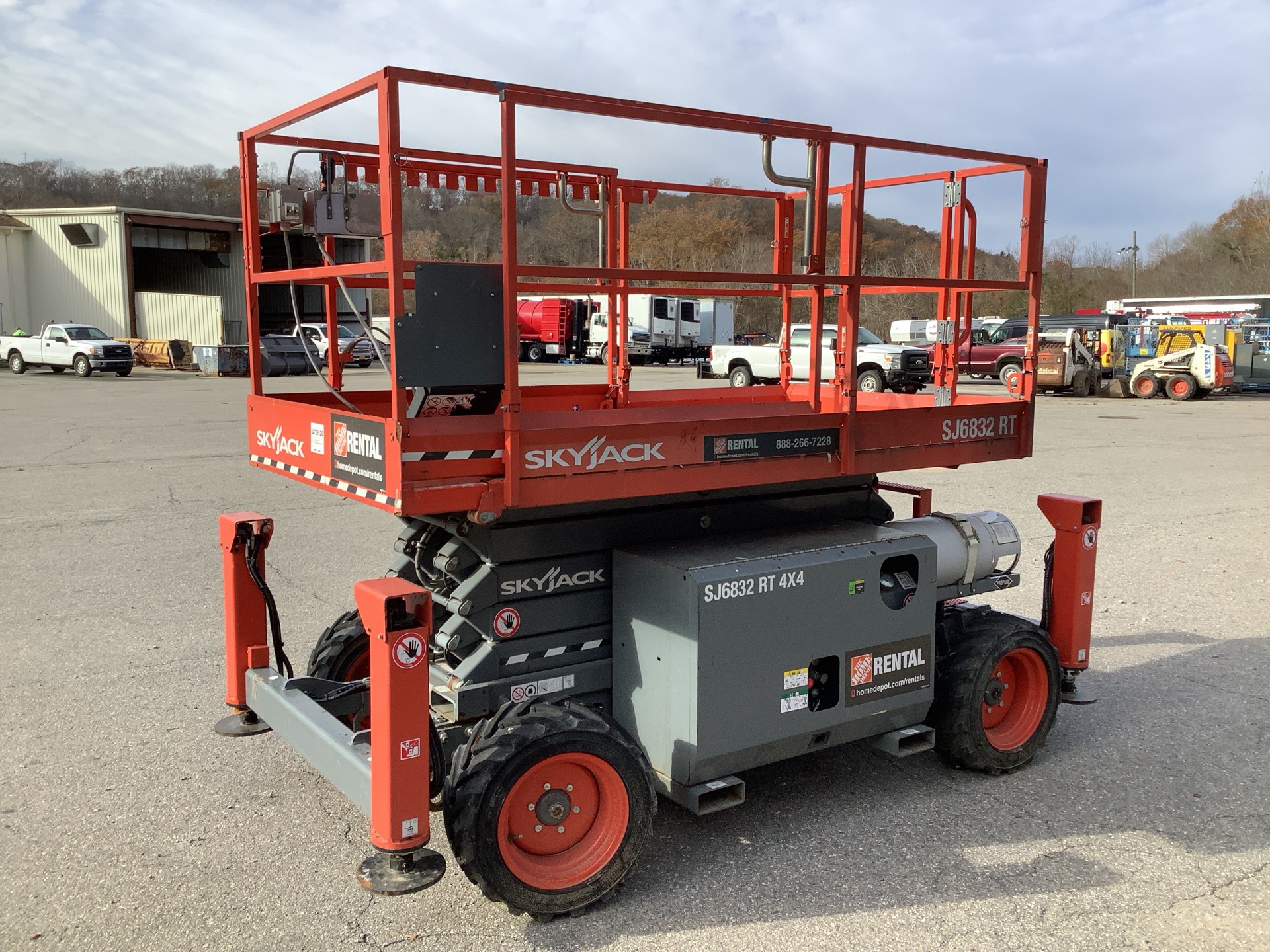 2018 Skyjack SJ6832RT 4x4 Dual Fuel Scissor Lift