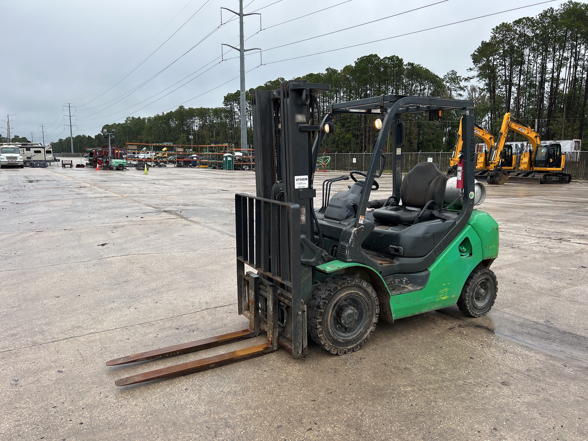 2014 Komatsu FG25T-16 4650 lb Pneumatic Tire Forklift