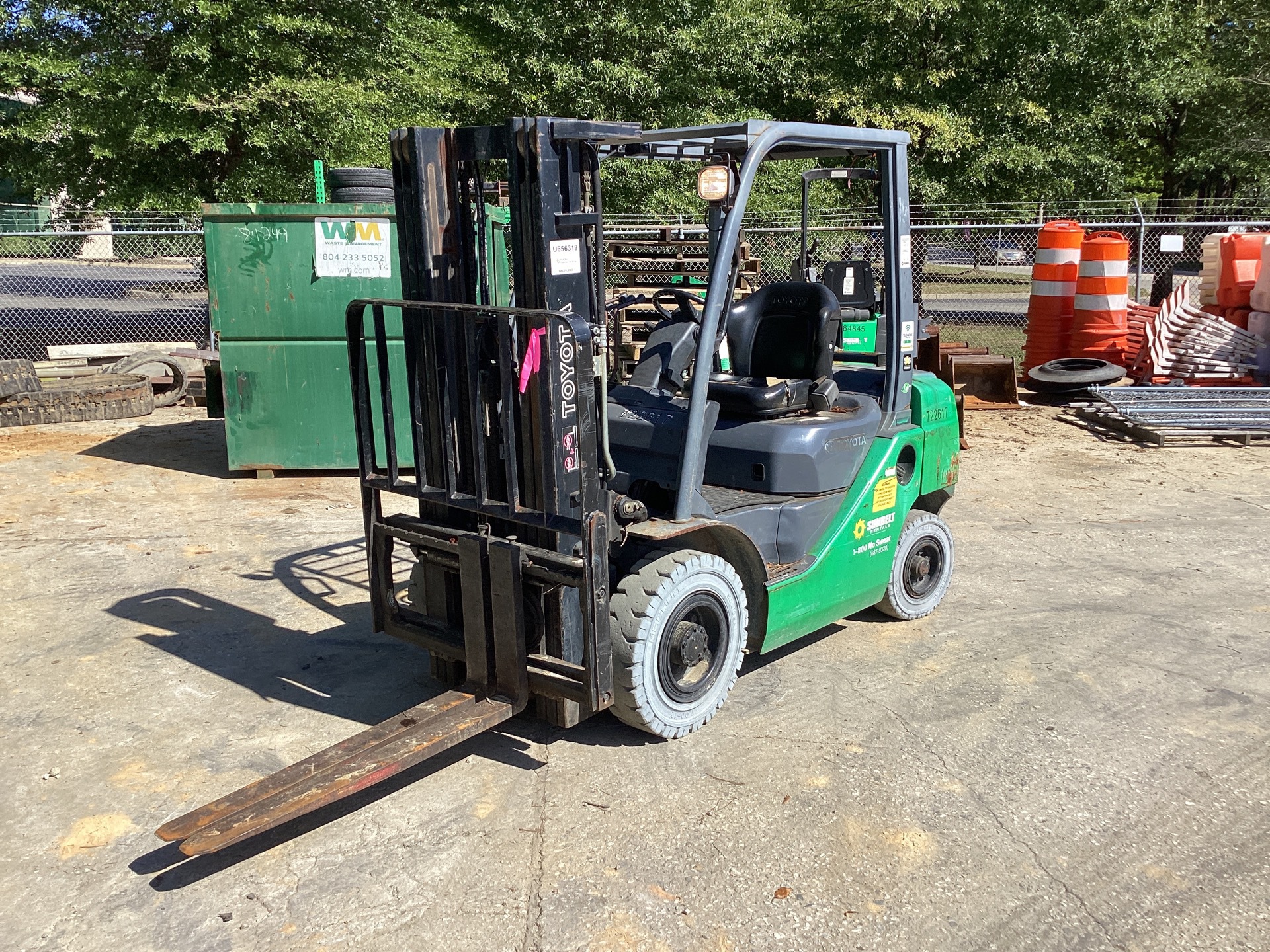 2015 Toyota 8FGU25 4450 lb Pneumatic Tire Forklift