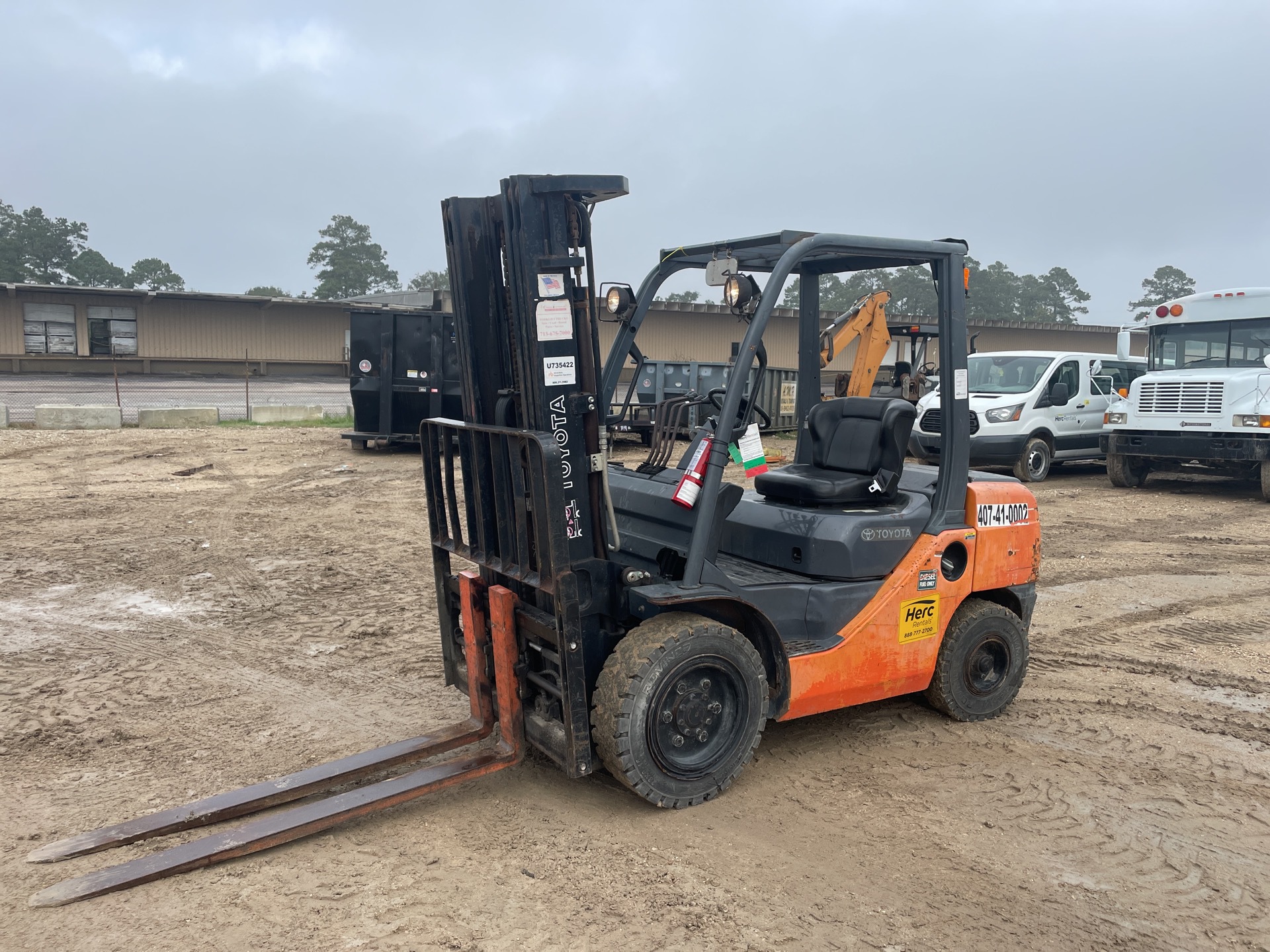 2013 Toyota 8FDU30 5750 lb Pneumatic Tire Forklift