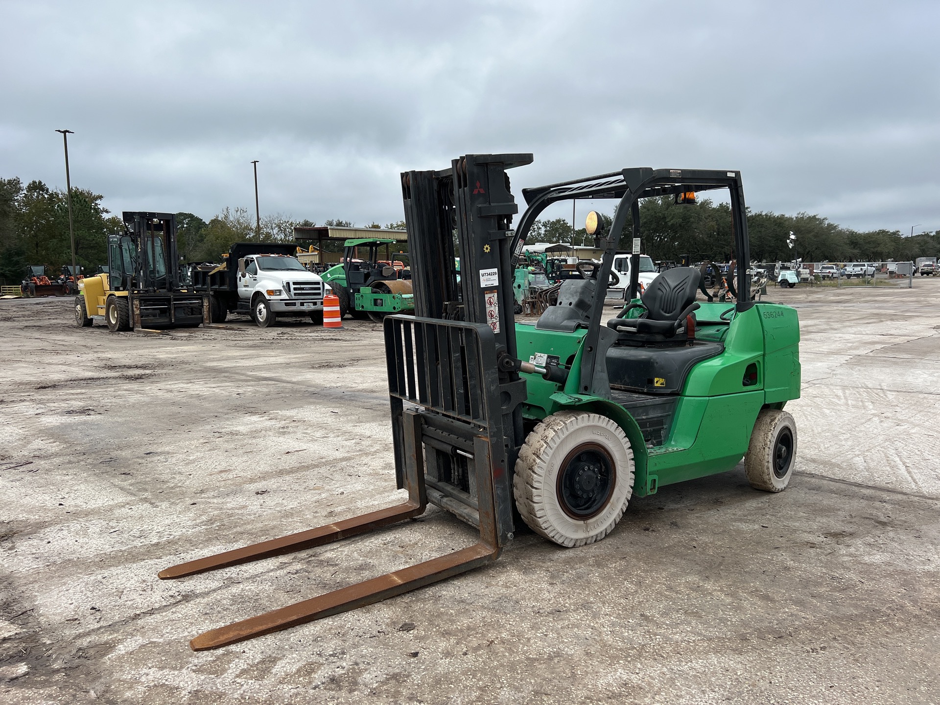 2013 Mitsubishi FG40N 7200 lb Pneumatic Tire Forklift