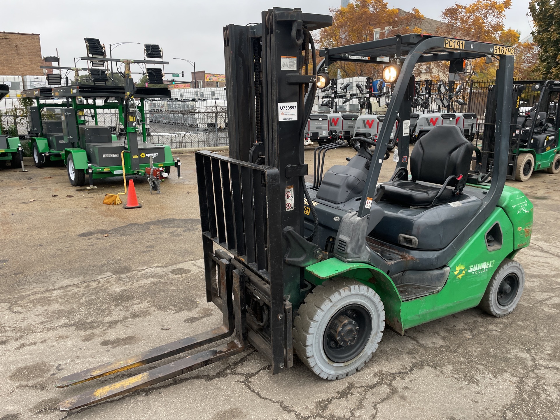 2014 Komatsu FG25T-16 4650 lb Pneumatic Tire Forklift