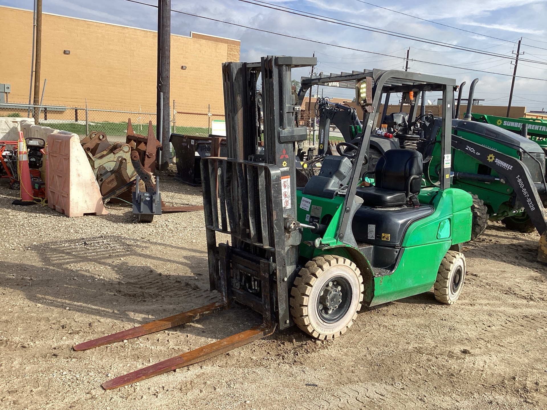 2016 Mitsubishi FG25N 4500 lb Pneumatic Tire Forklift