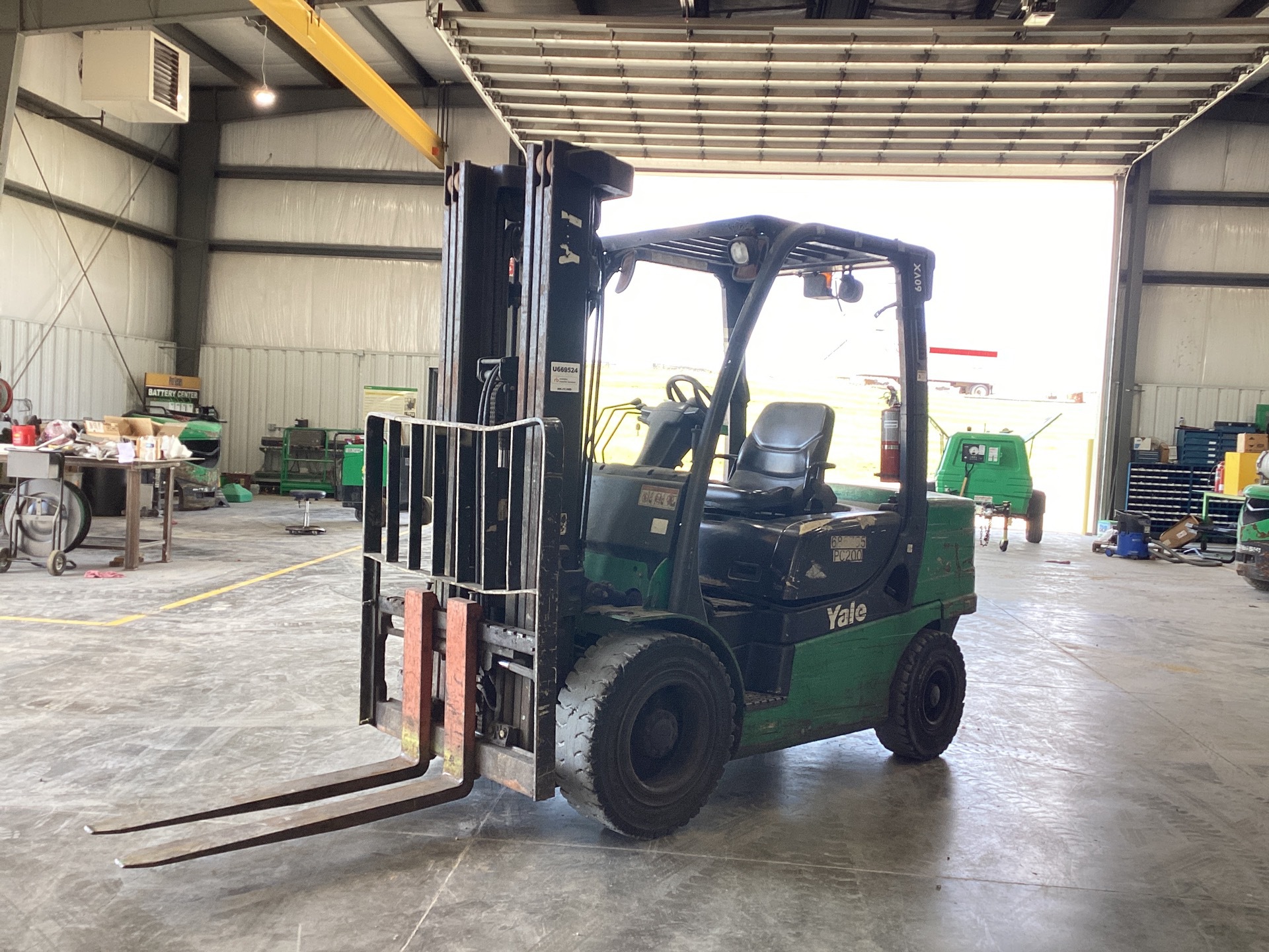 2015 Yale GDP060VXNXAE091 Pneumatic Tire Forklift