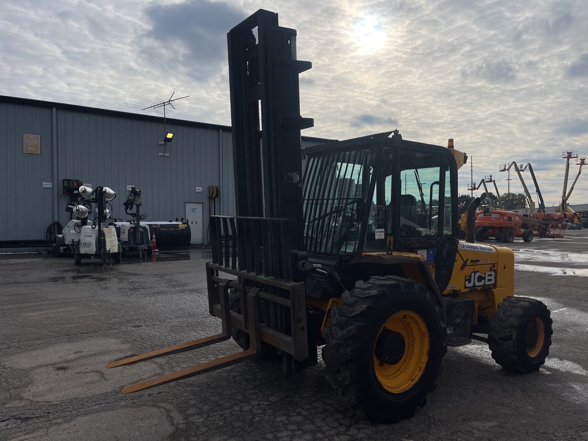 2015 JCB 940-4 T4 8000 lb 4x4 Rough Terrain Forklift