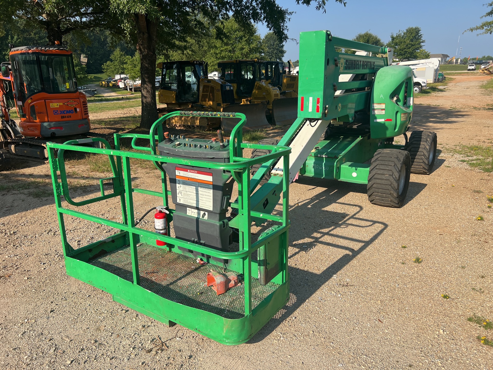 2014 JLG 450A 4WD Dual Fuel Articulating Boom Lift