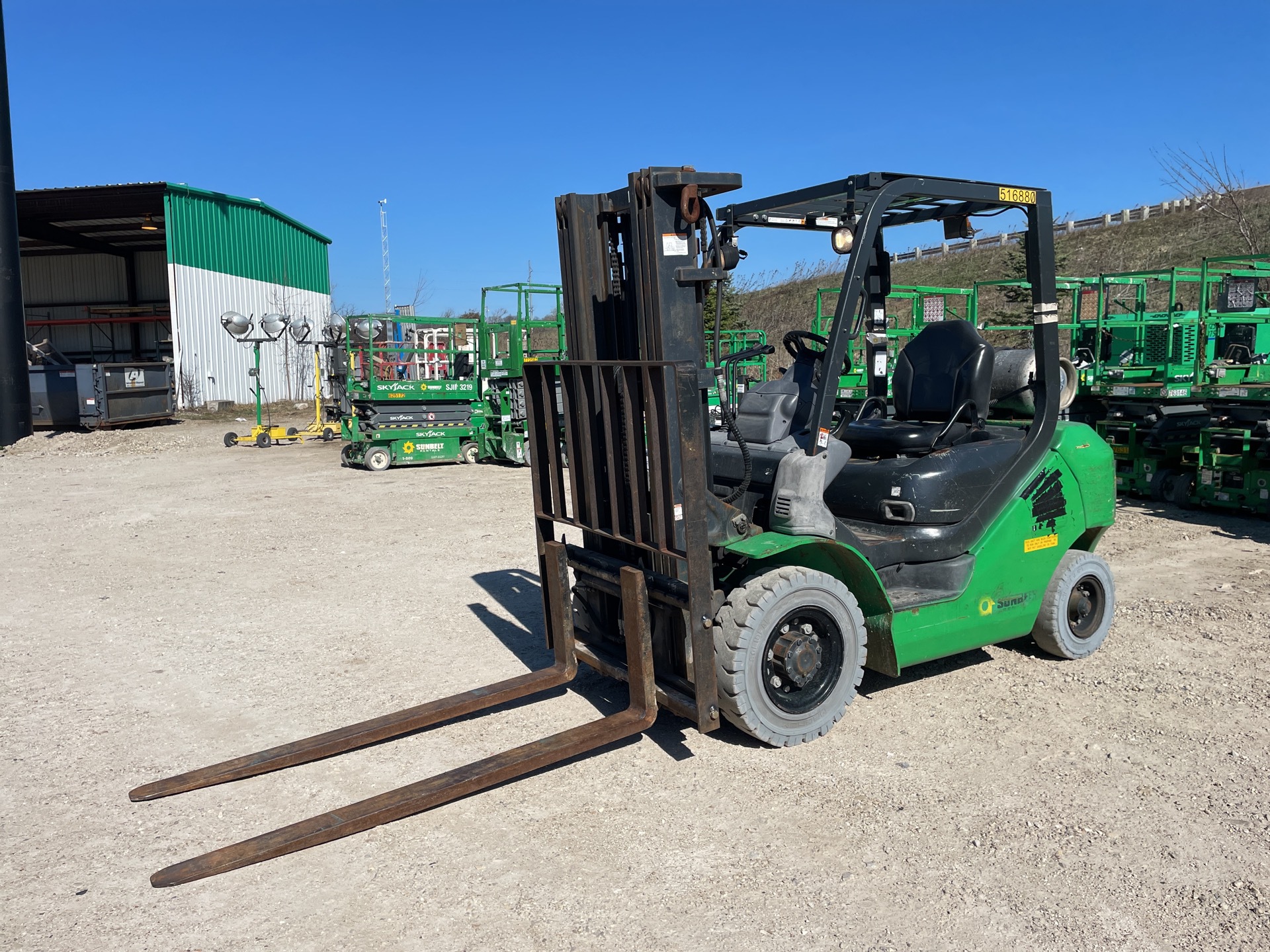 2013 Komatsu FG25T-16 4650 lb Pneumatic Tire Forklift