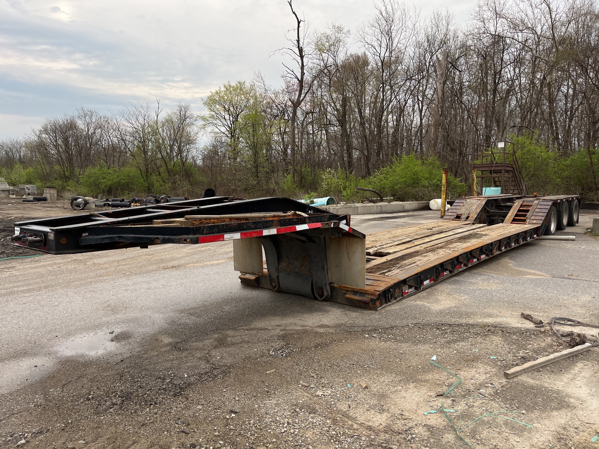 2004 Trail King TK110HDG-533 Tri/A Removable Gooseneck Lowboy Trailer