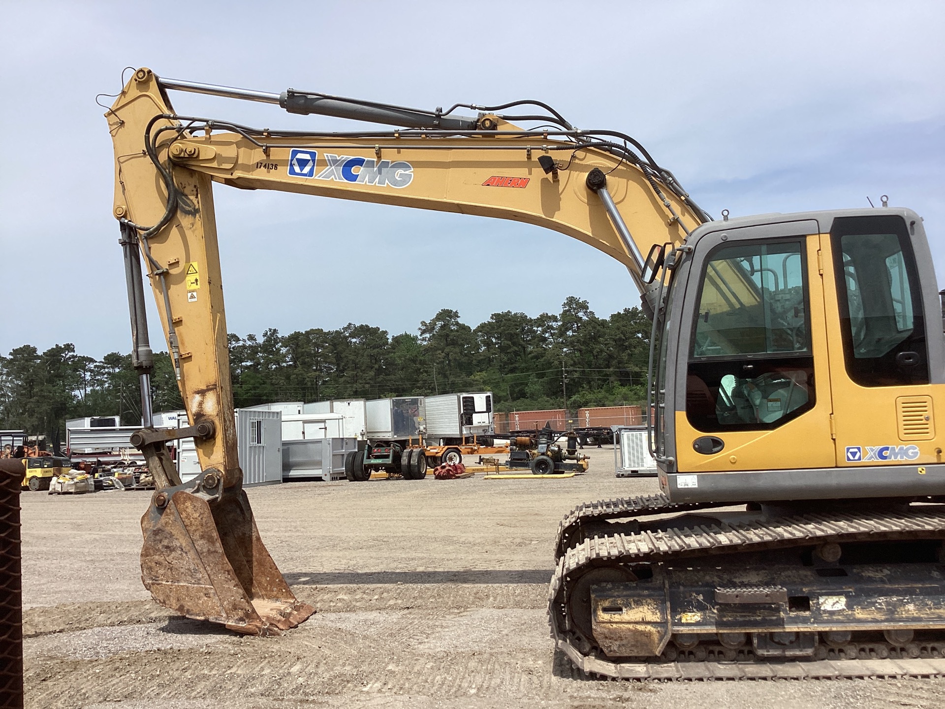 2016 XCMG XE210CU Tracked Excavator