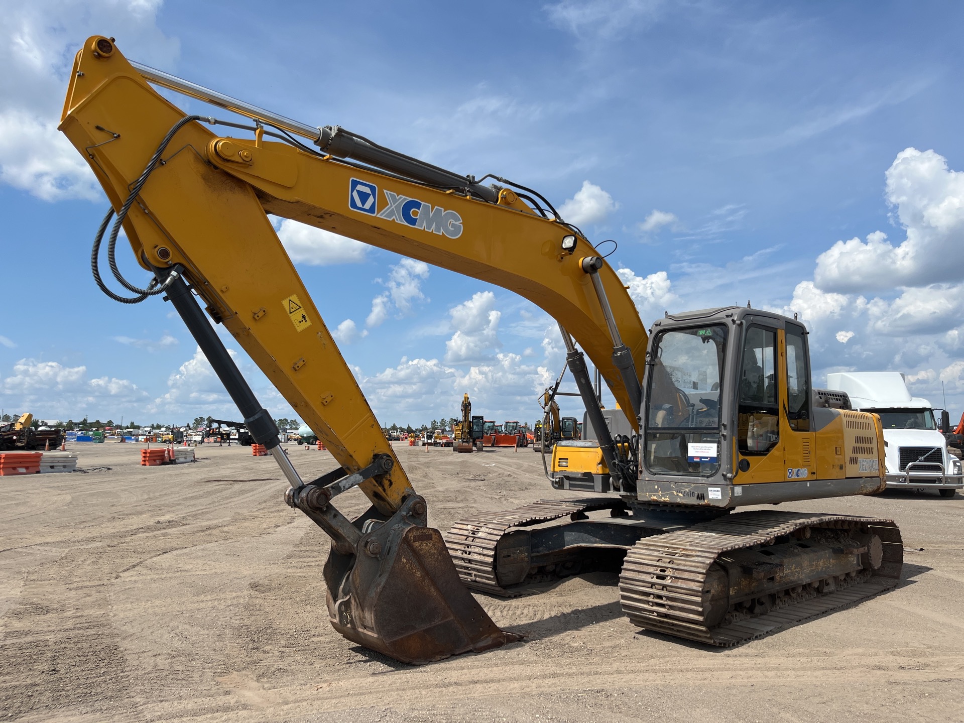 2016 XCMG XE210CU Tracked Excavator