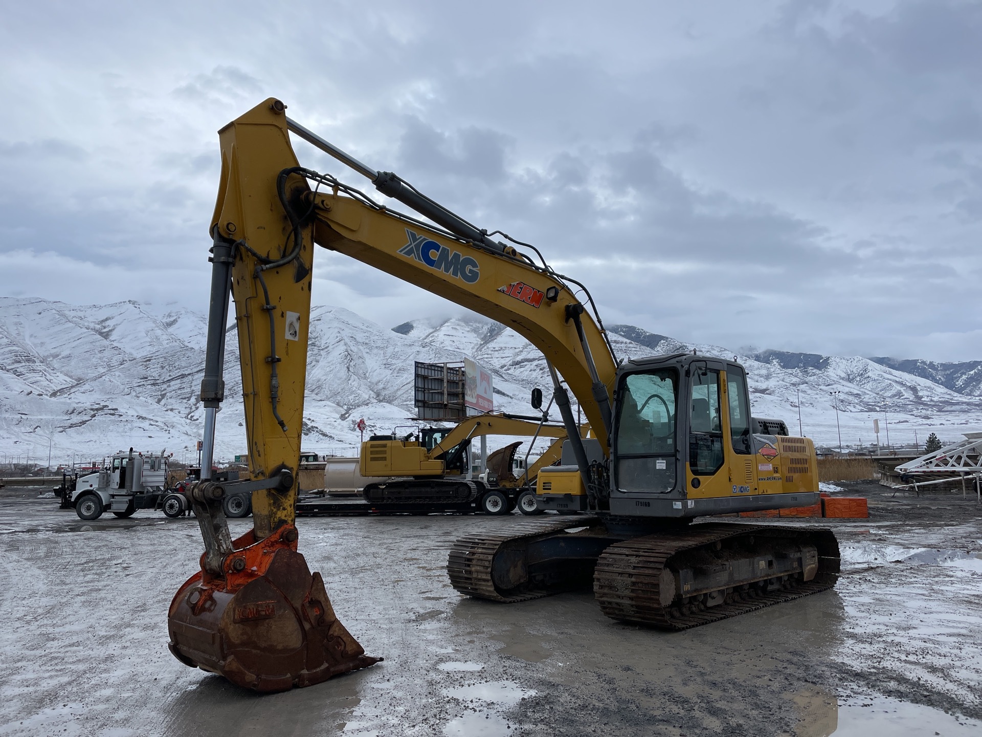 2016 XCMG XE210C Tracked Excavator