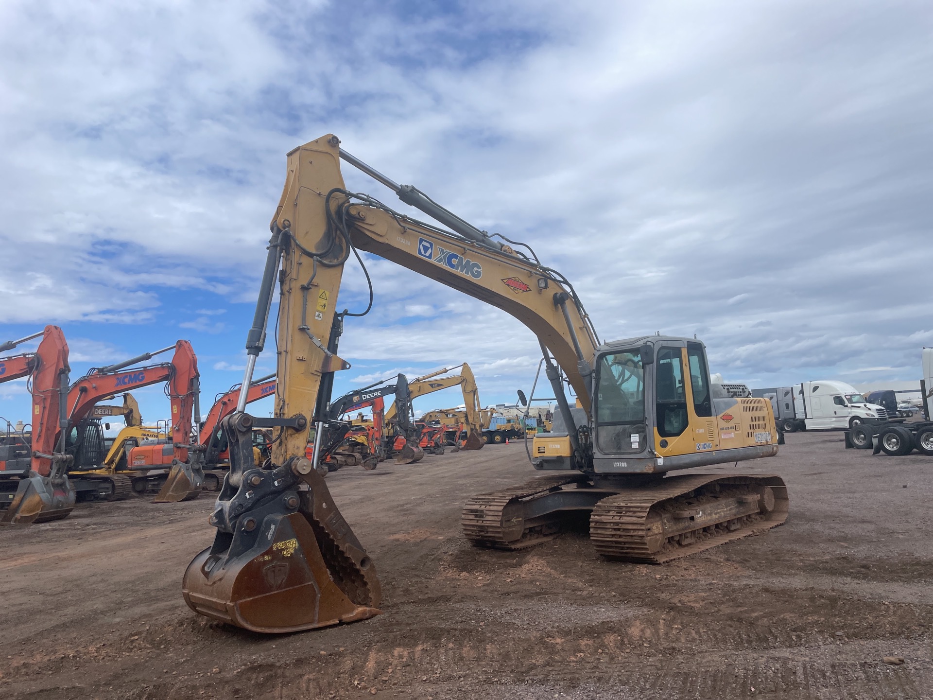 2016 XCMG XE210CU Tracked Excavator