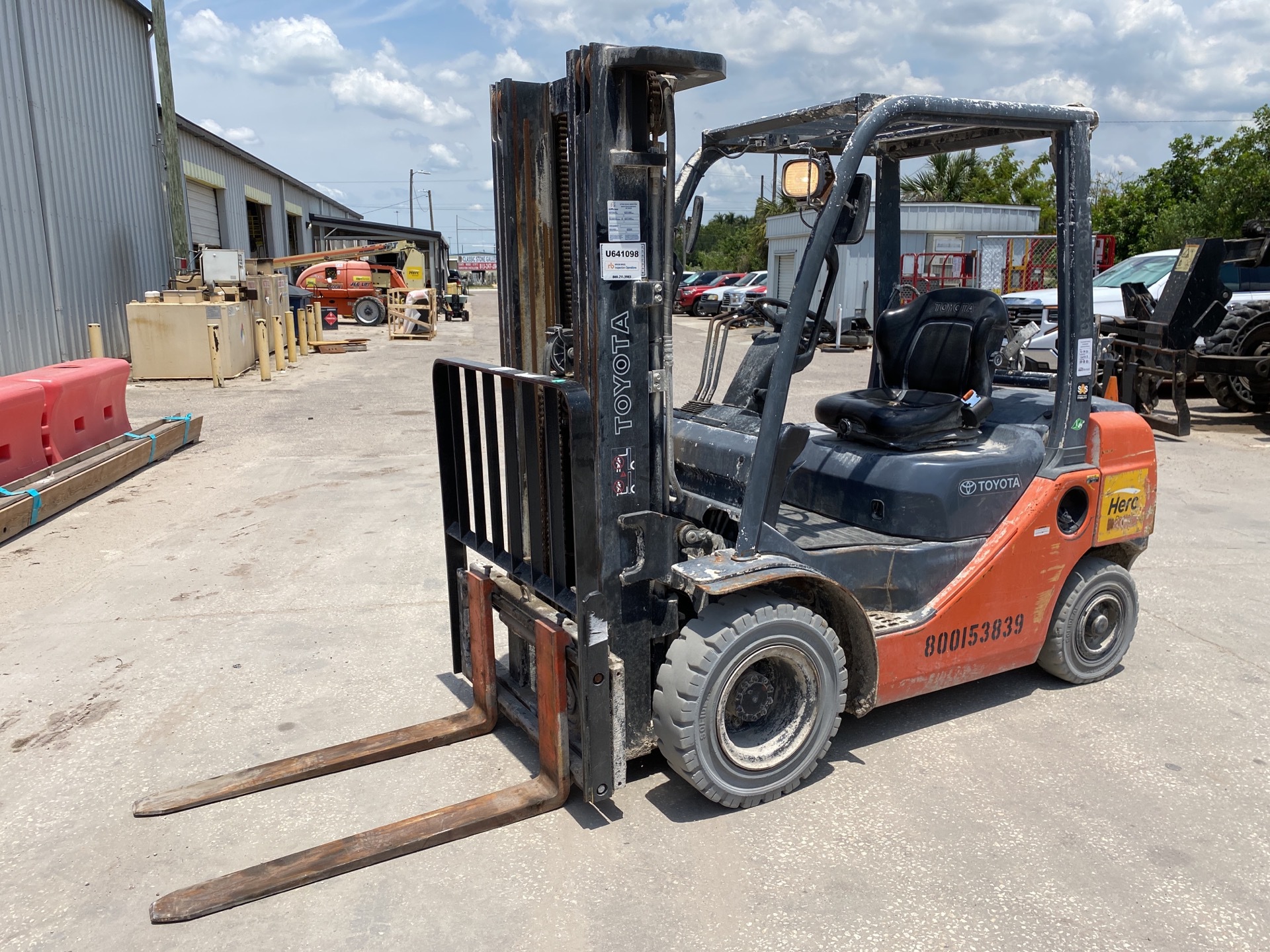 2017 Toyota 8FGU25 4500 lb Pneumatic Tire Forklift