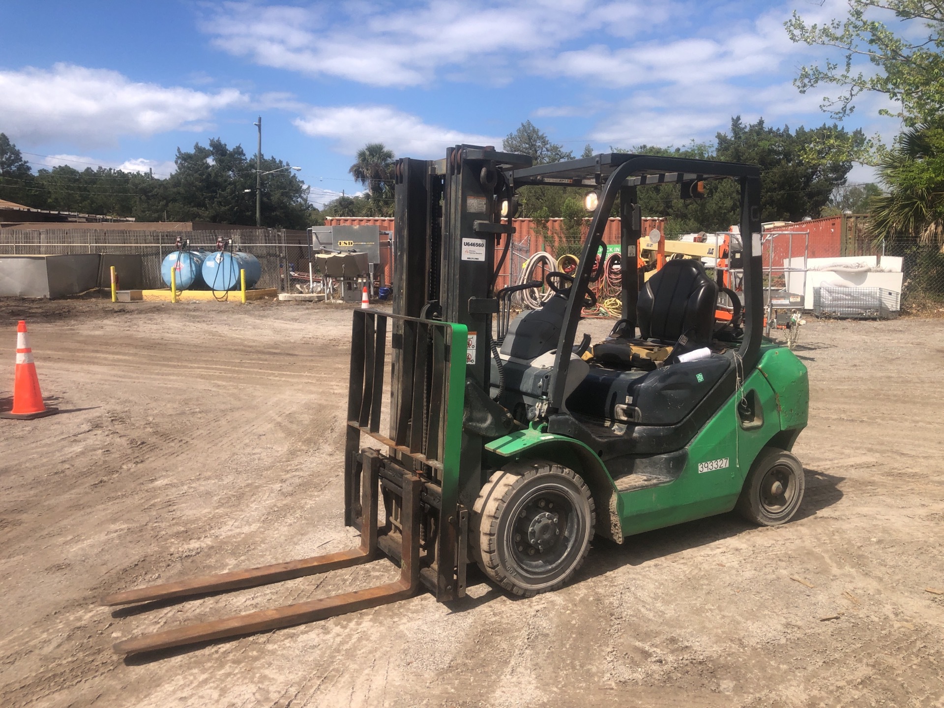 2012 Komatsu FG25T-16 4650 lb Pneumatic Tire Forklift