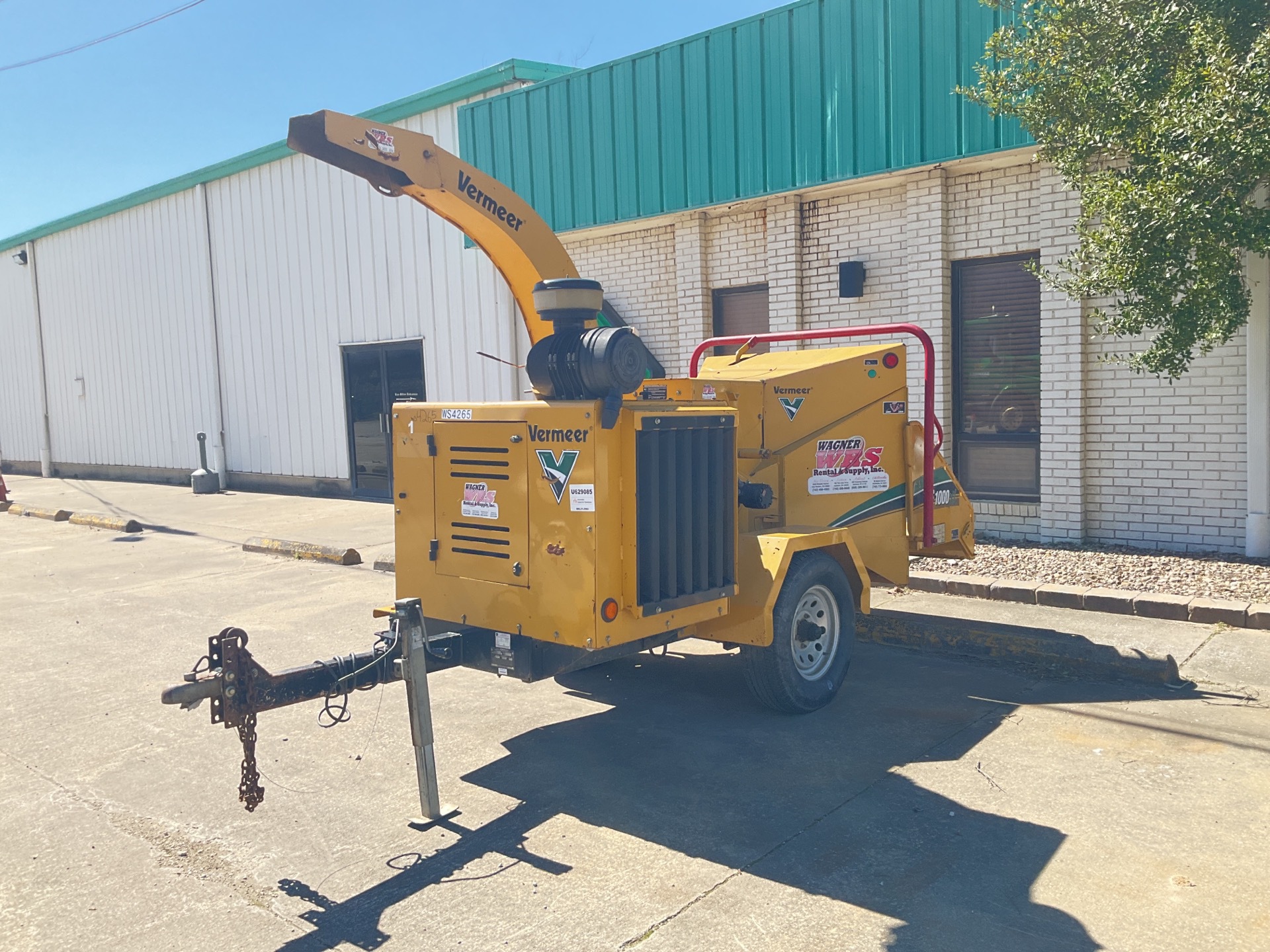 2013 Vermeer BC1000XL Tow-Behind Trailer Wood Chipper