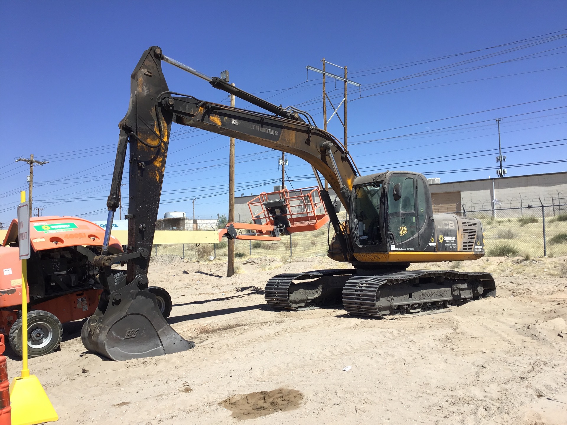 2014 JCB JS220LC Tracked Excavator