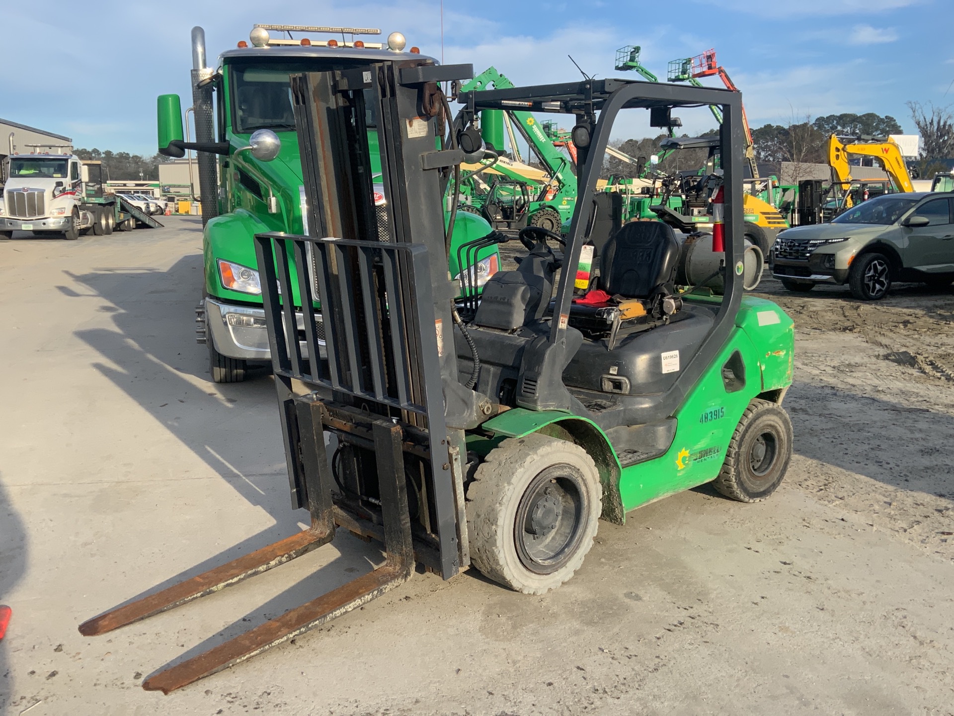 2012 Komatsu FG30HT-16 5550 lb Pneumatic Tire Forklift