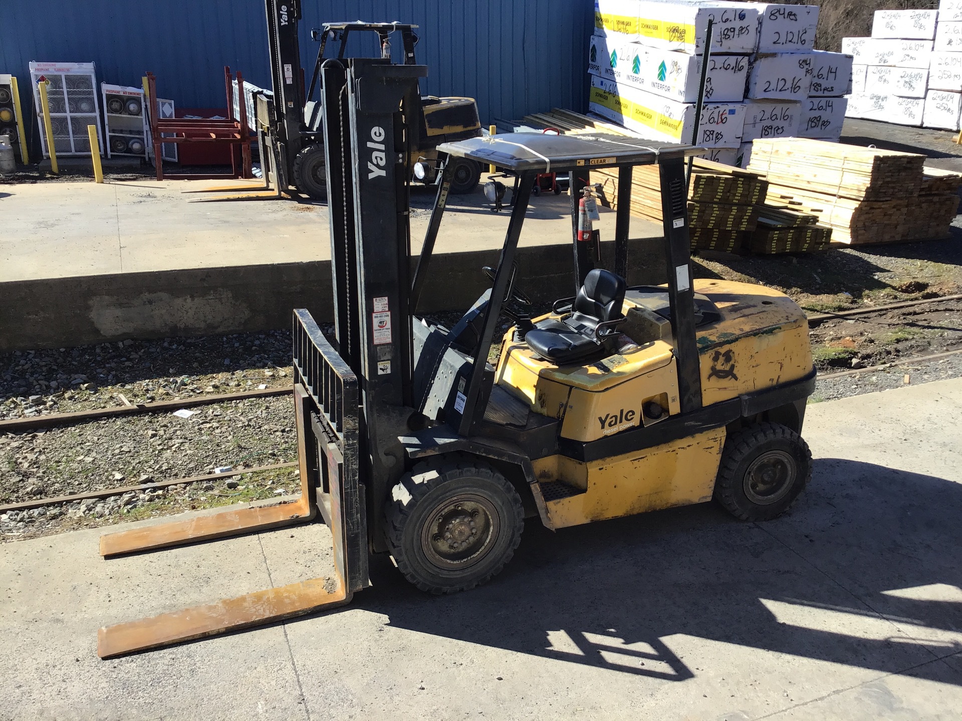 2005 Yale GDP100MJNPBV110 9600 lb  Pneumatic Tire Forklift