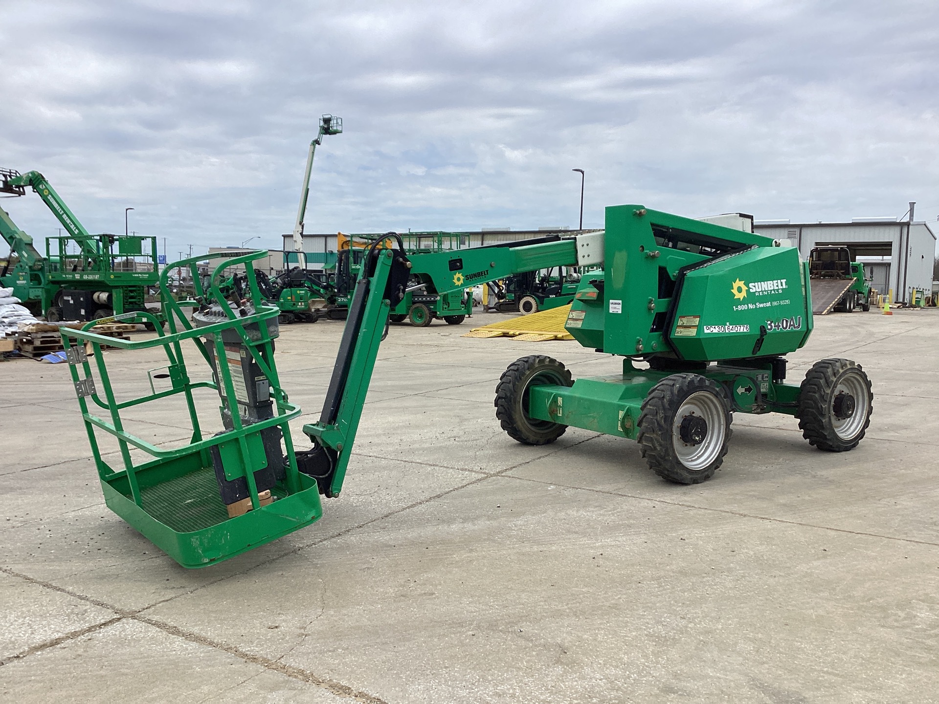 2014 JLG 340AJ 4WD Dual Fuel Articulating Boom Lift