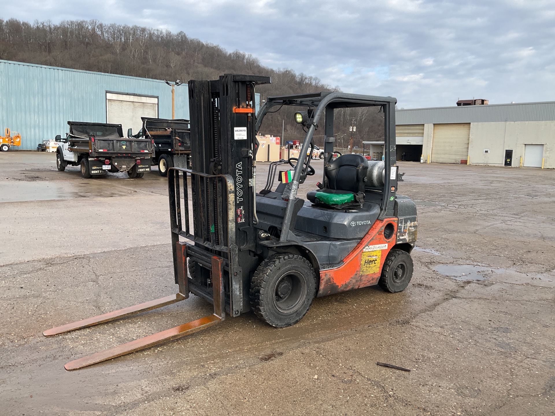 2018 Toyota 8FGU25 4500 lb Pneumatic Tire Forklift