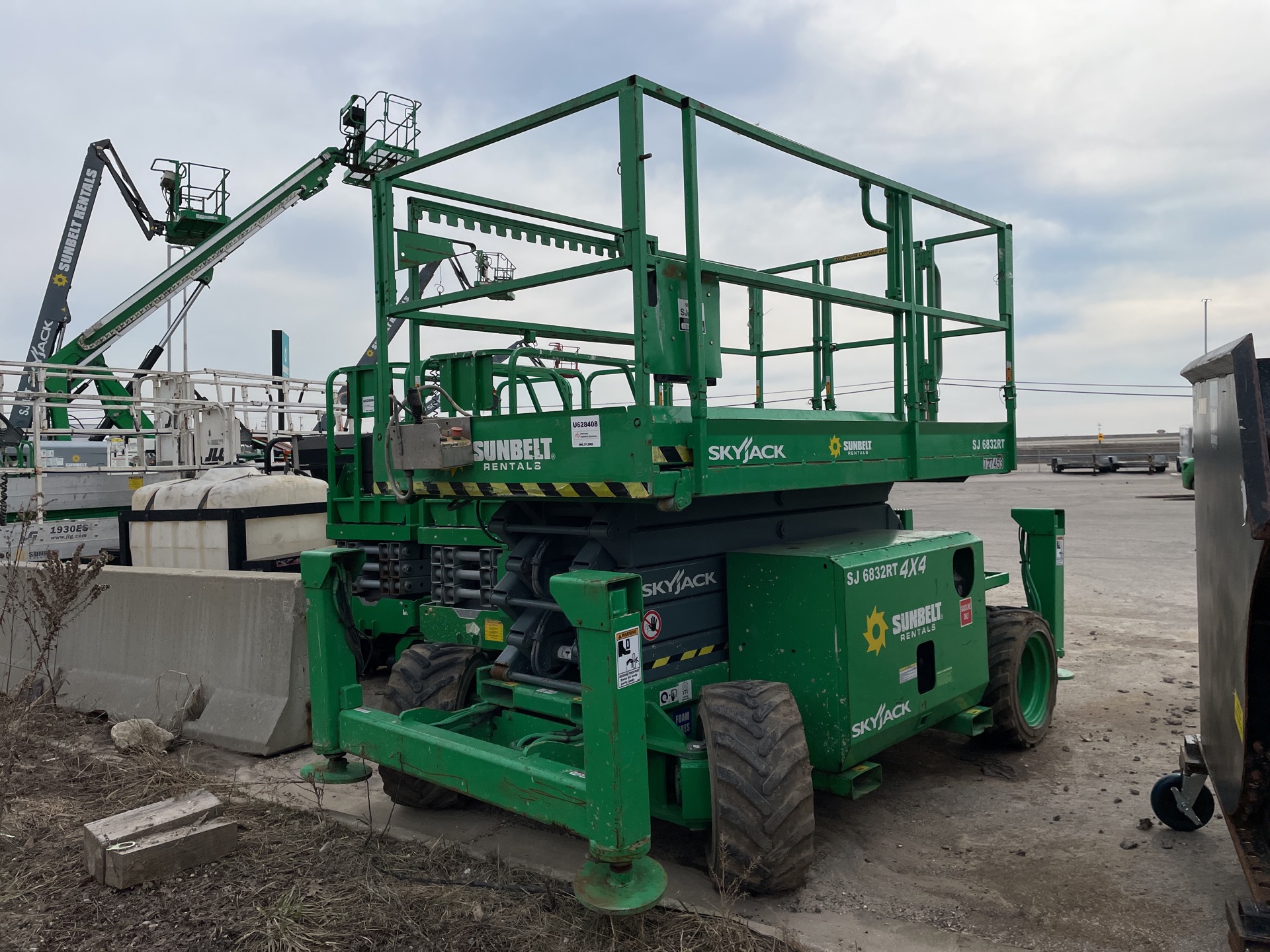 2015 Skyjack SJ6832RT Dual Fuel Scissor Lift