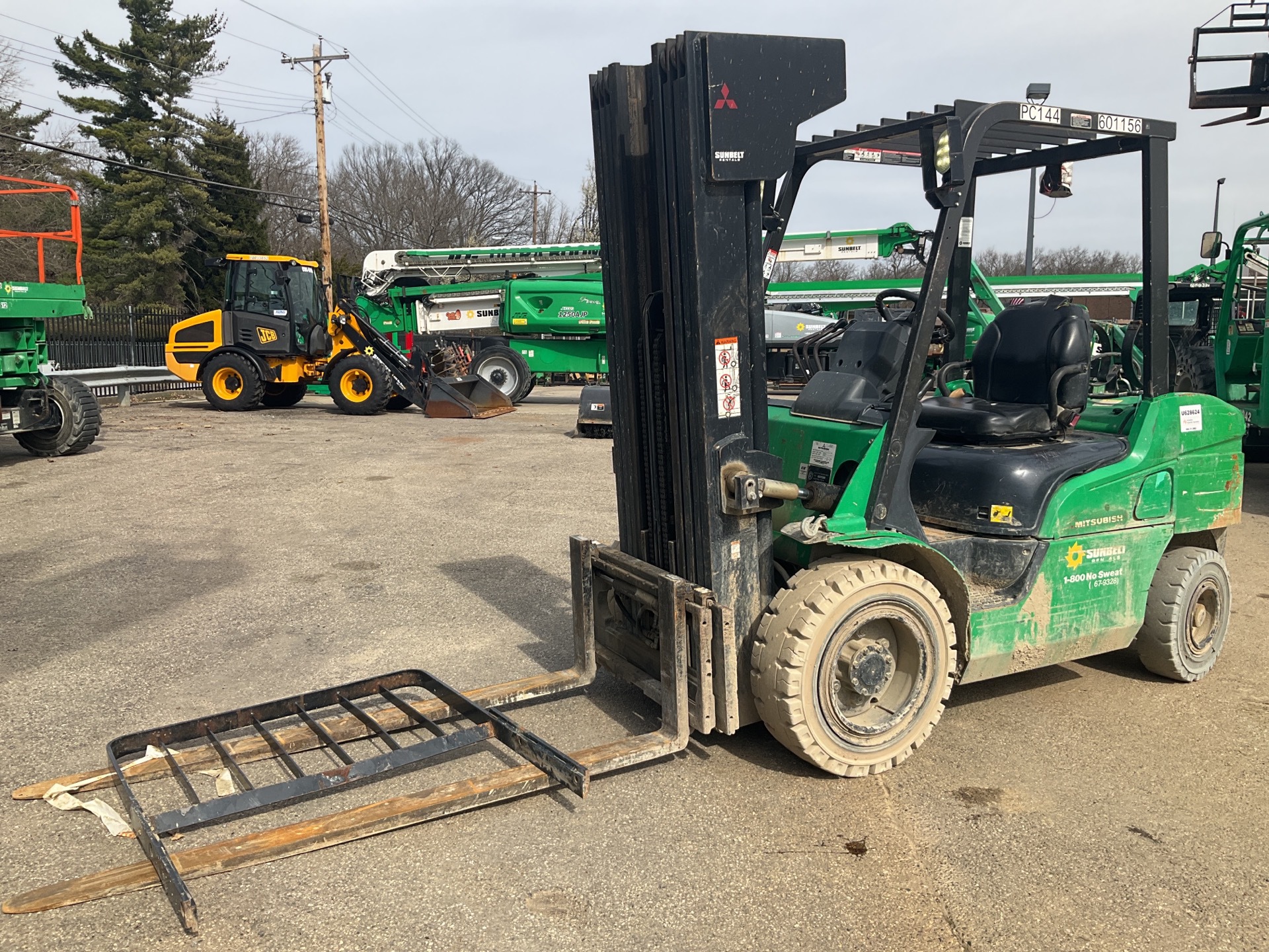 2014 Mitsubishi FG30N 3600 lb Pneumatic Tire Forklift