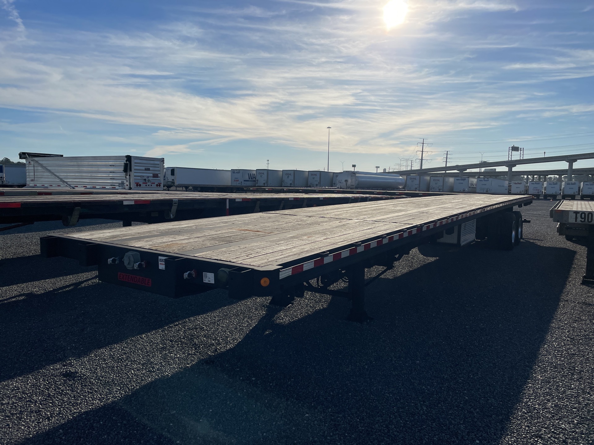 2010 Manac 53 ft Extendable Flatbed Trailer