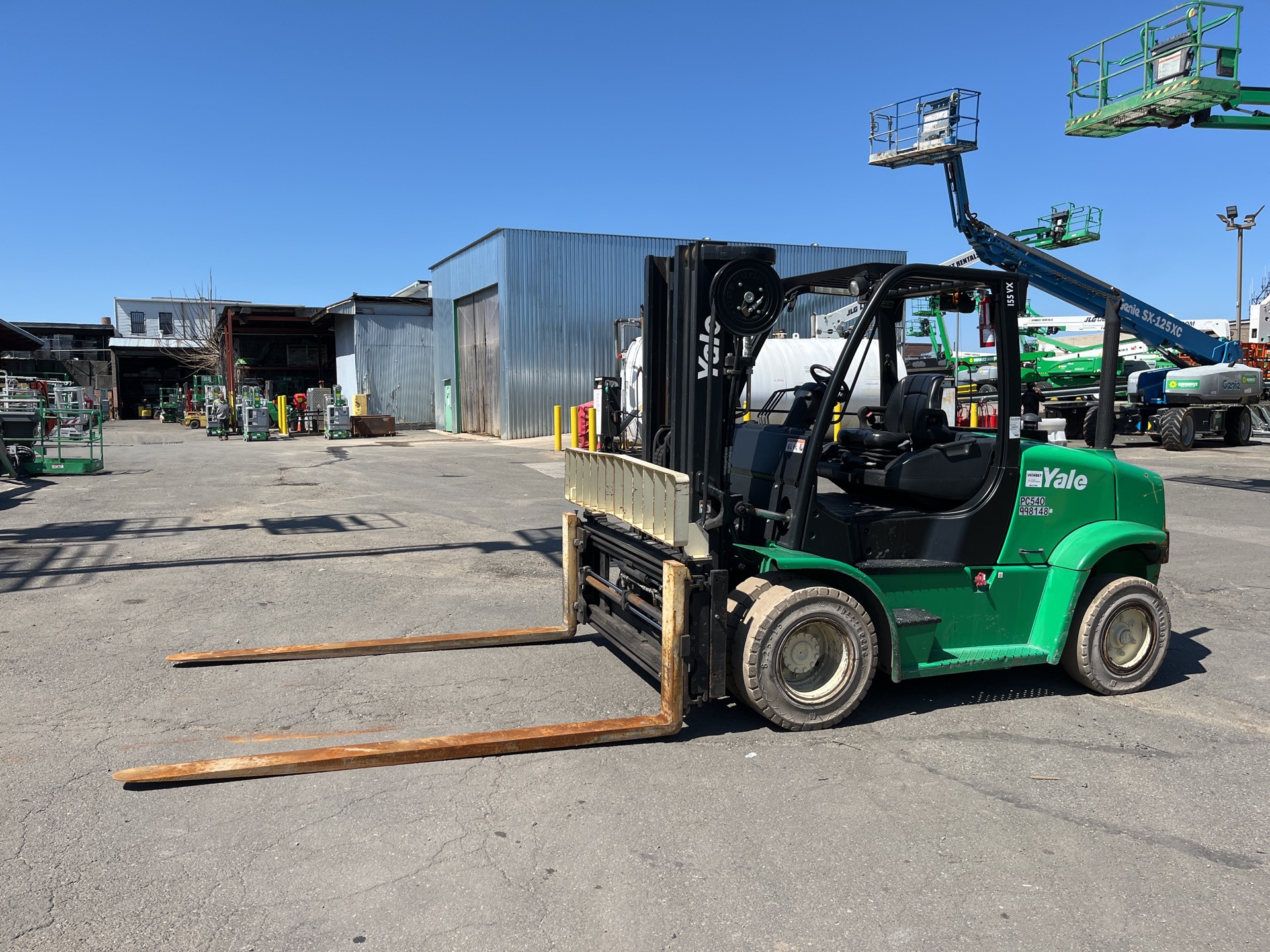 2017 Yale GLP155VXNEBE102 10250 lb Pneumatic Tire Forklift