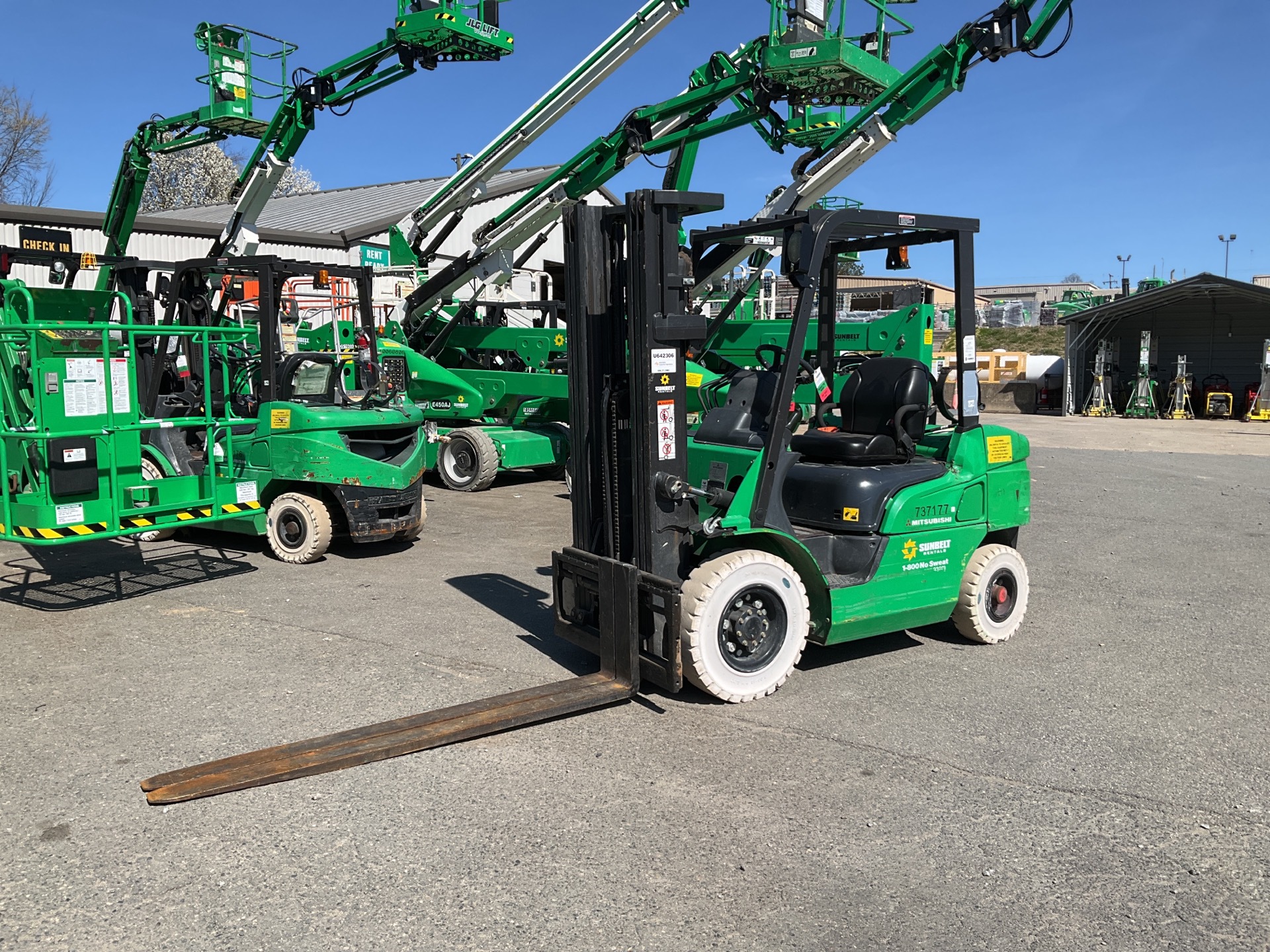 2015 Mitsubishi FG25N 4500 lb Pneumatic Tire Forklift