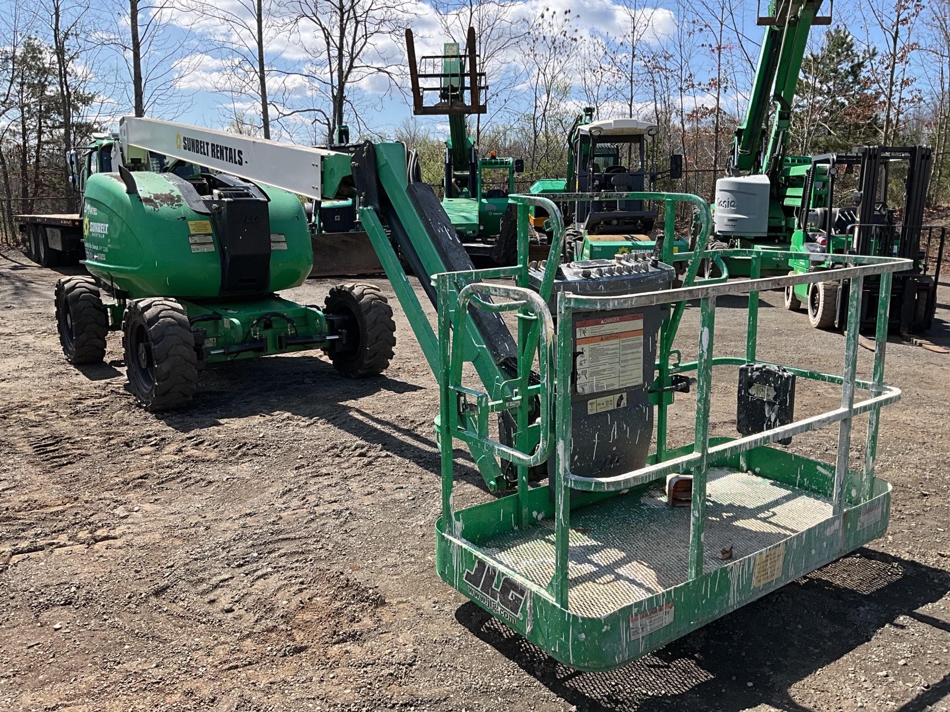 2015 JLG 600AJN 4WD Dual Fuel Articulating Boom Lift