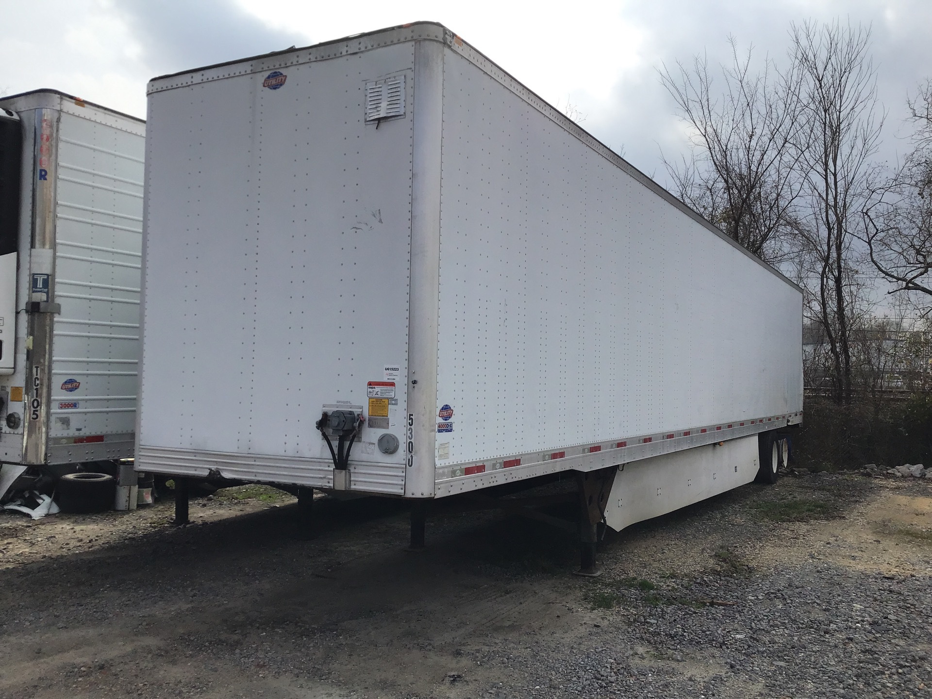 2015 Utility VS2DX 53 ft T/A Van Trailer