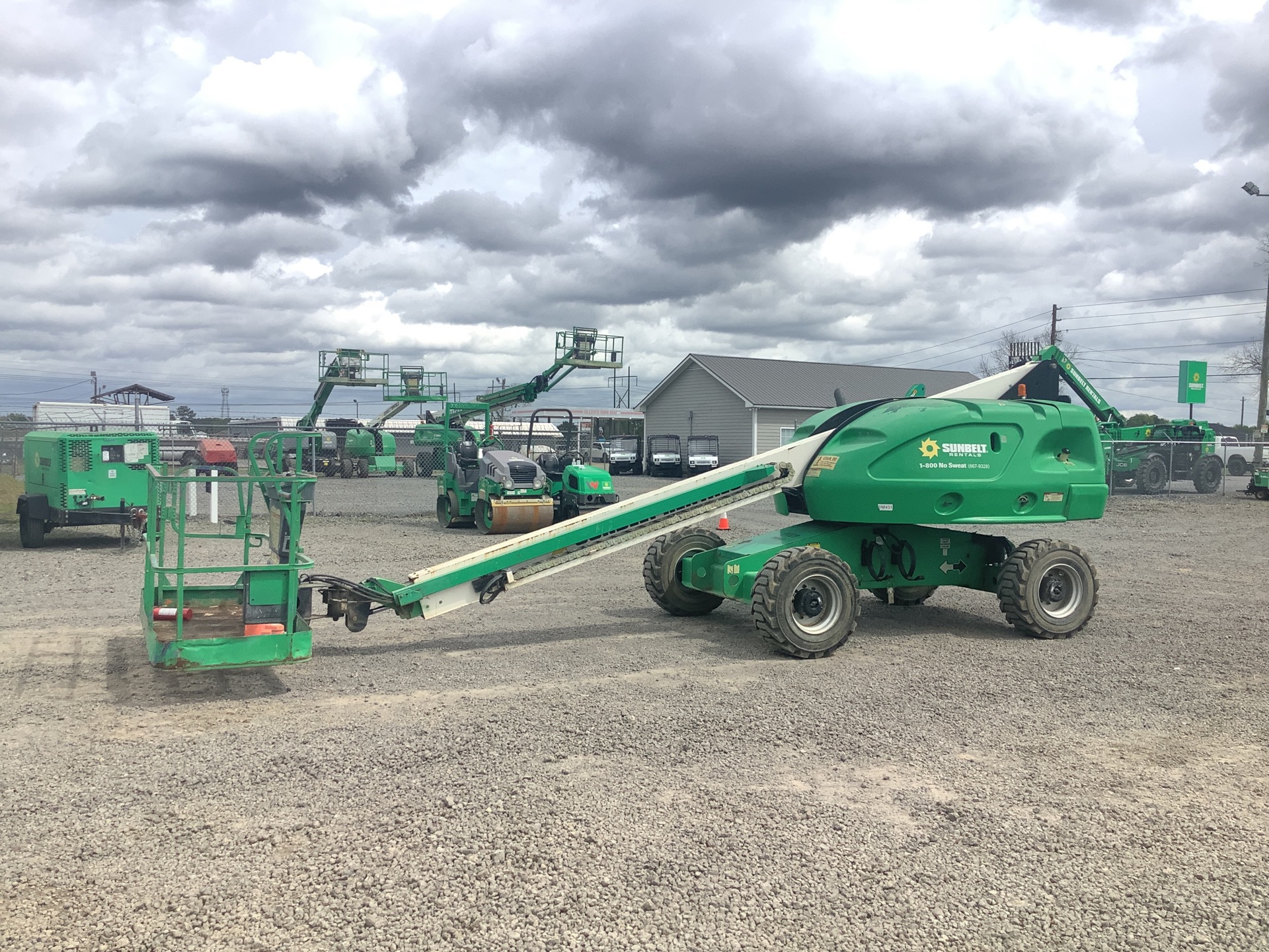 2014 JLG 400S 4WD Dual Fuel Telescopic Boom Lift