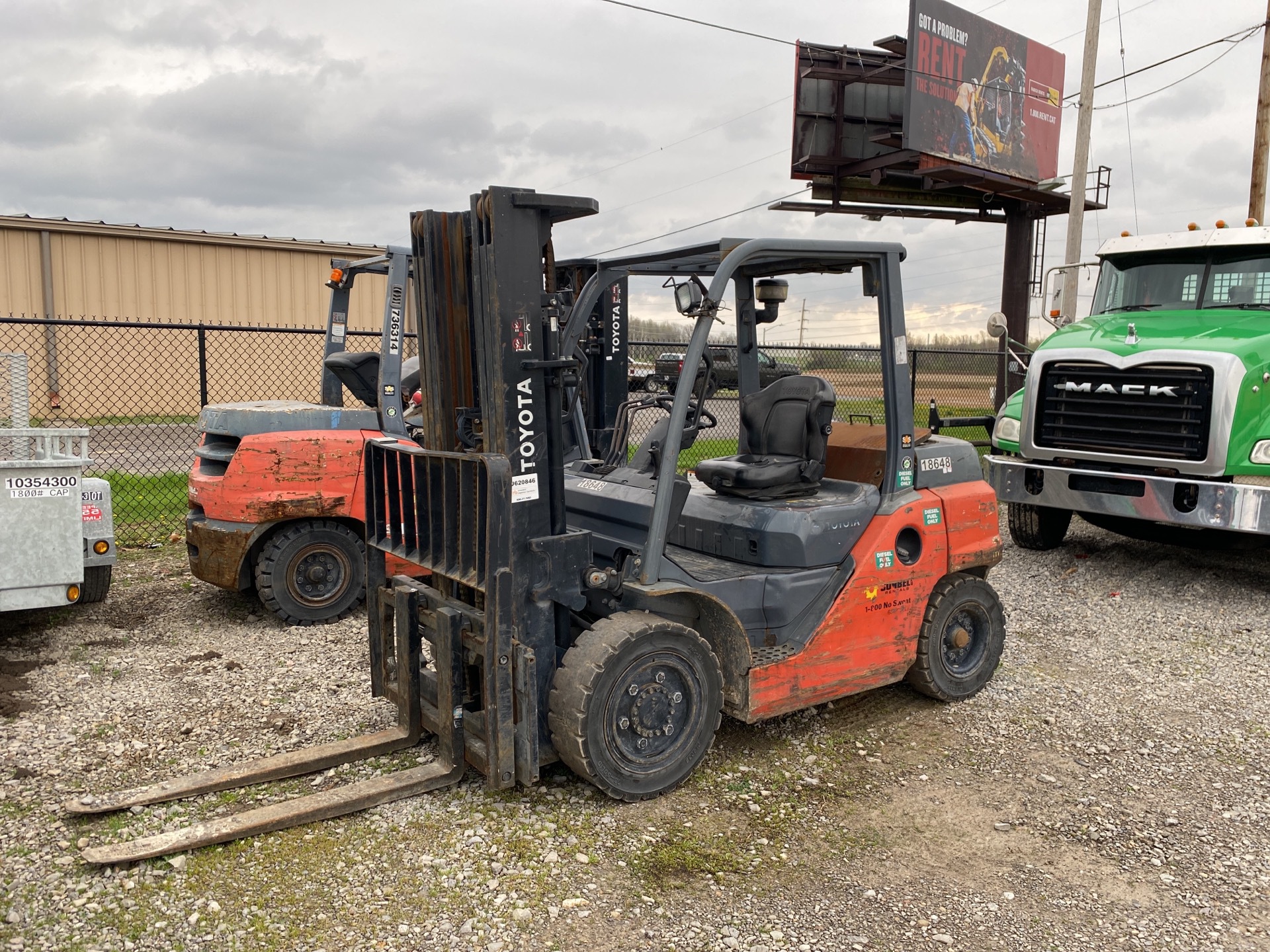 2016 Toyota 8FD35U 7000 lb Diesel Pneumatic Tire Forklift