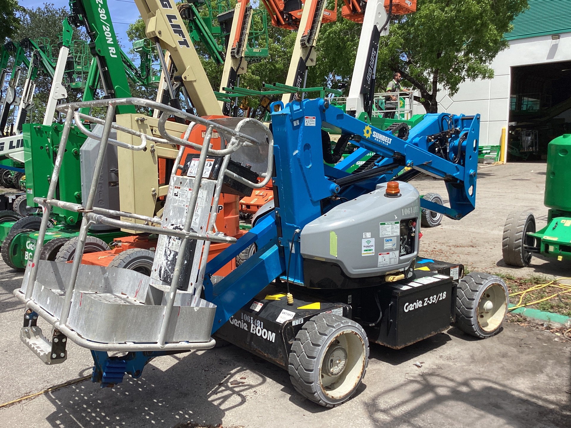 2017 Genie Z33/18 Electric Articulating Boom Lift