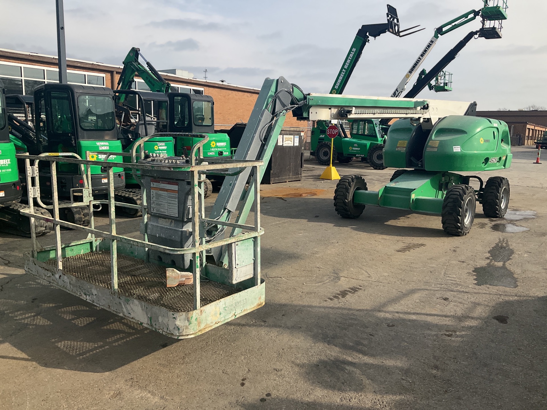 2013 JLG 460SJ 4WD Dual Fuel Articulating Boom Lift