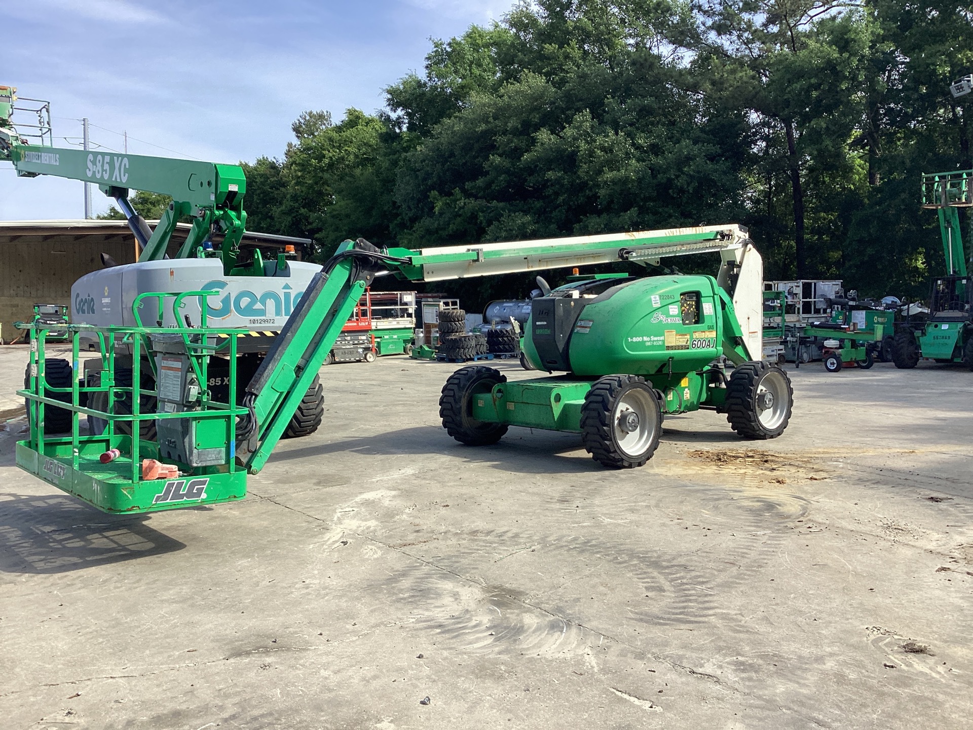 2015 JLG 600AJ 4WD Dual Fuel Articulating Boom Lift