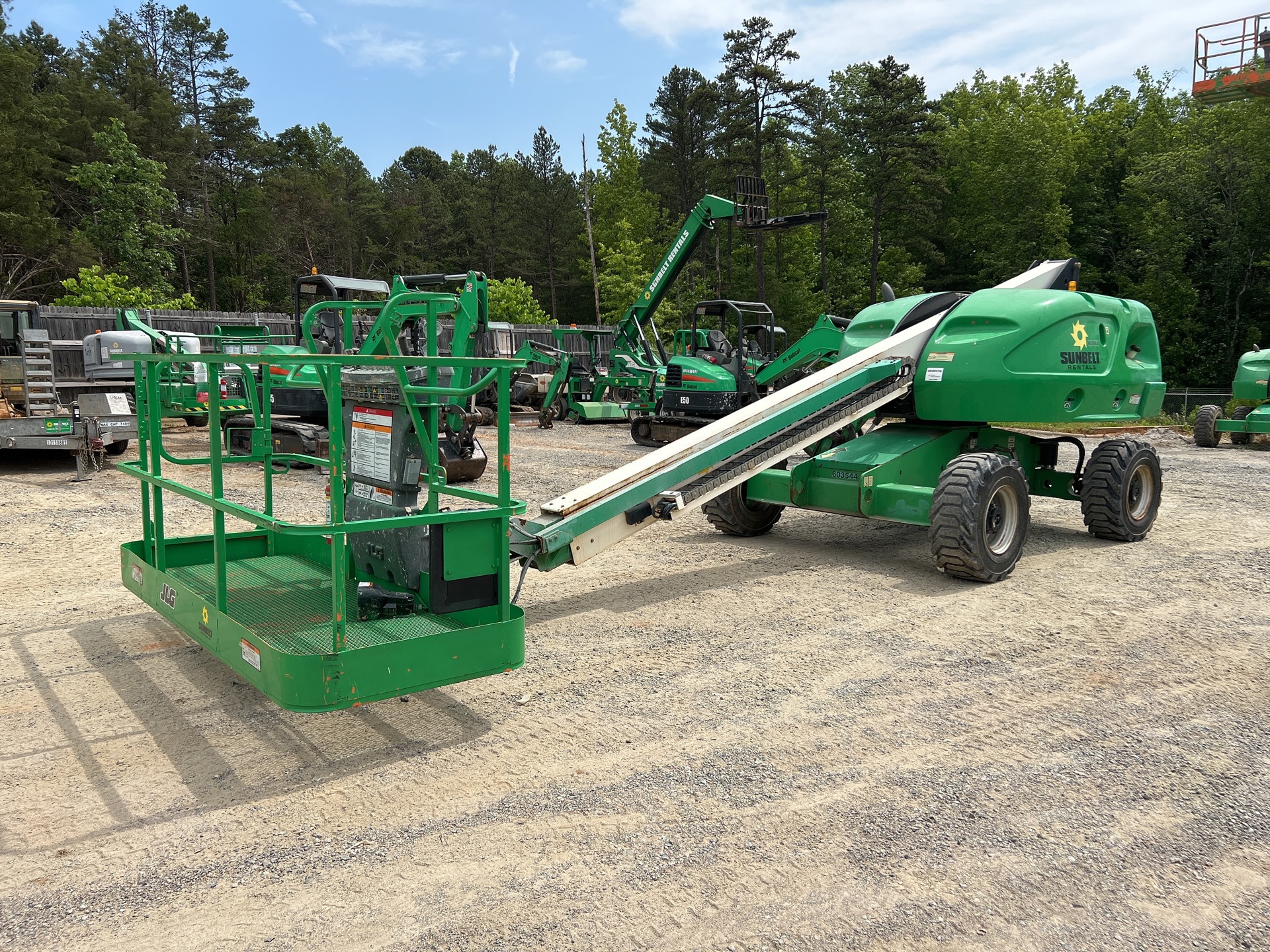 2014 JLG 400S 4WD Dual Fuel Telescopic Boom Lift