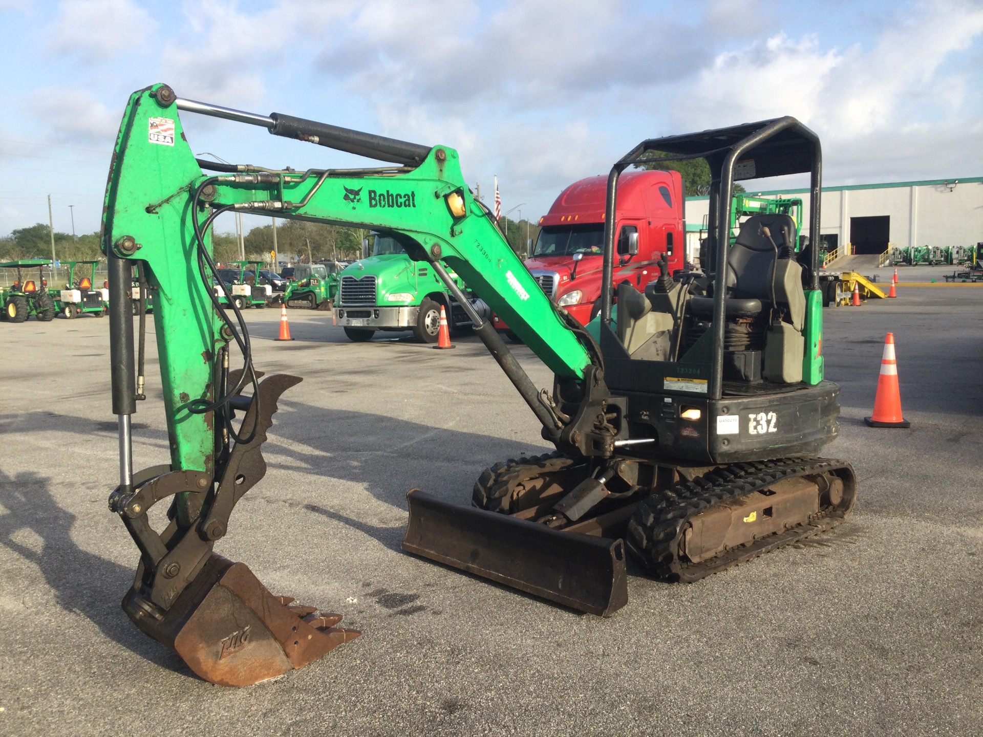 2015 Bobcat E32 Mini Excavator