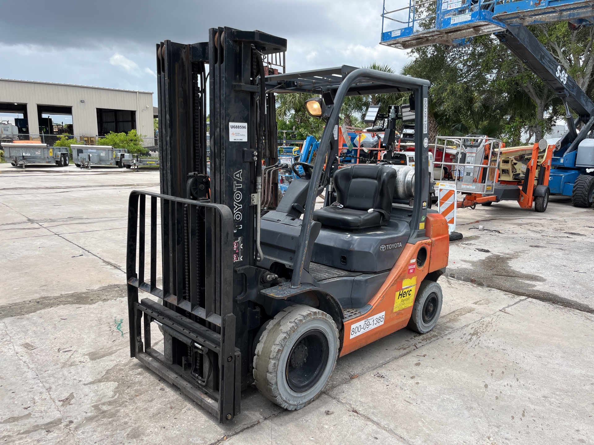 2016 Toyota 8FGU25 4500 lb Pneumatic Tire Forklift