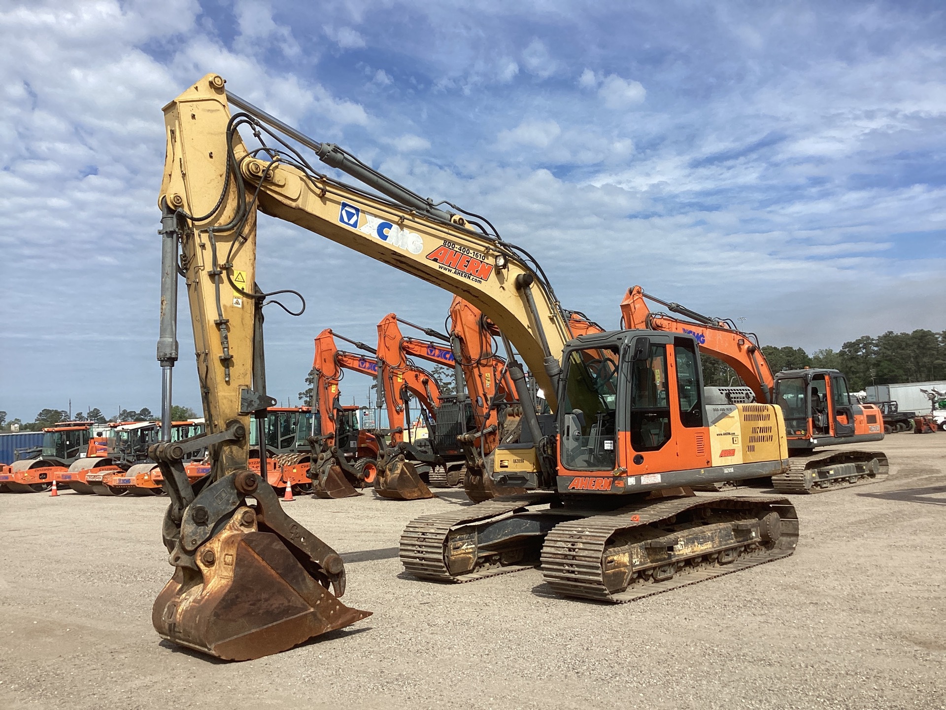 2016 XCMG XE210CU Tracked Excavator