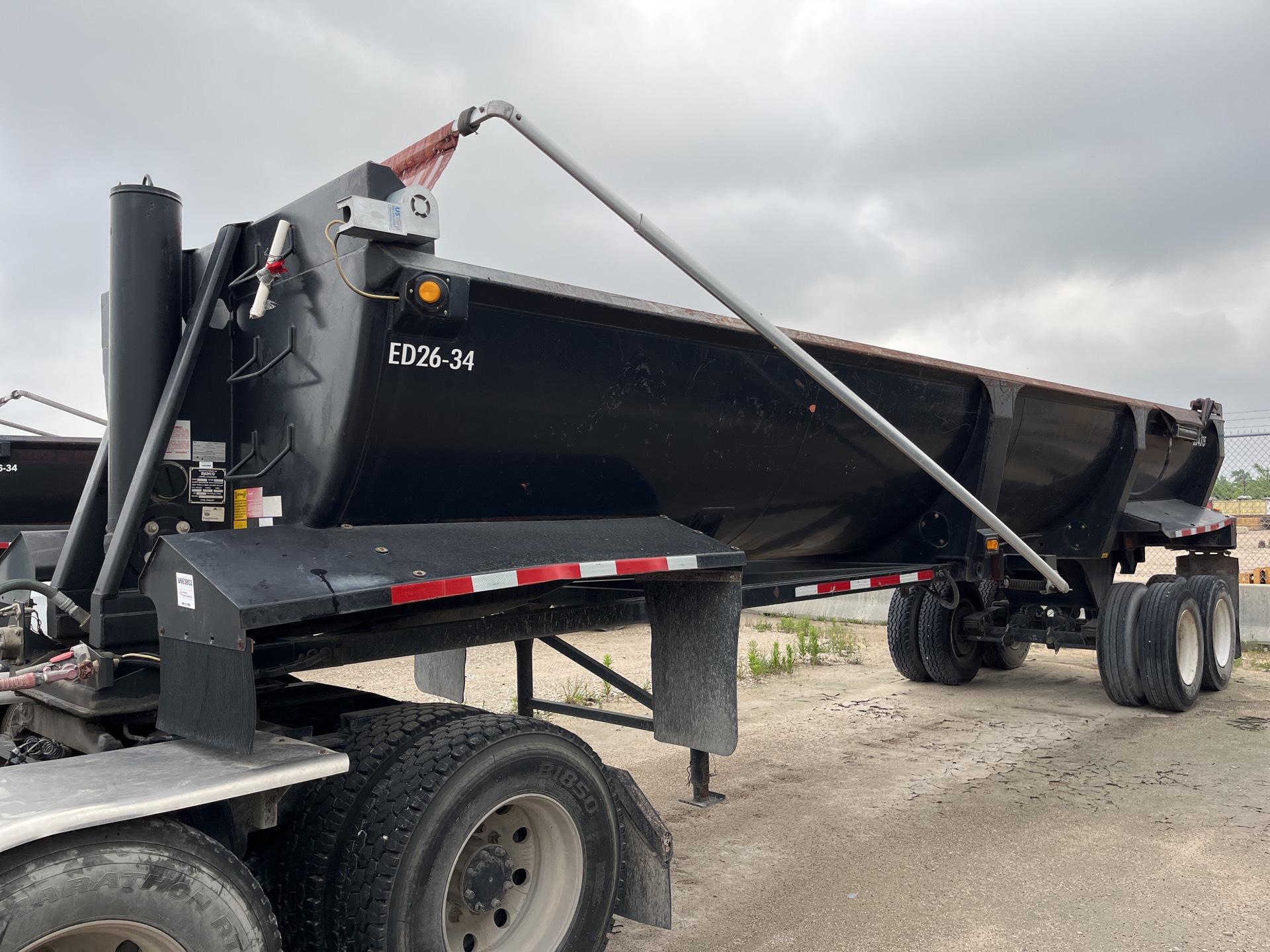 2017 Ranch  32 ft T/A End Dump Trailer