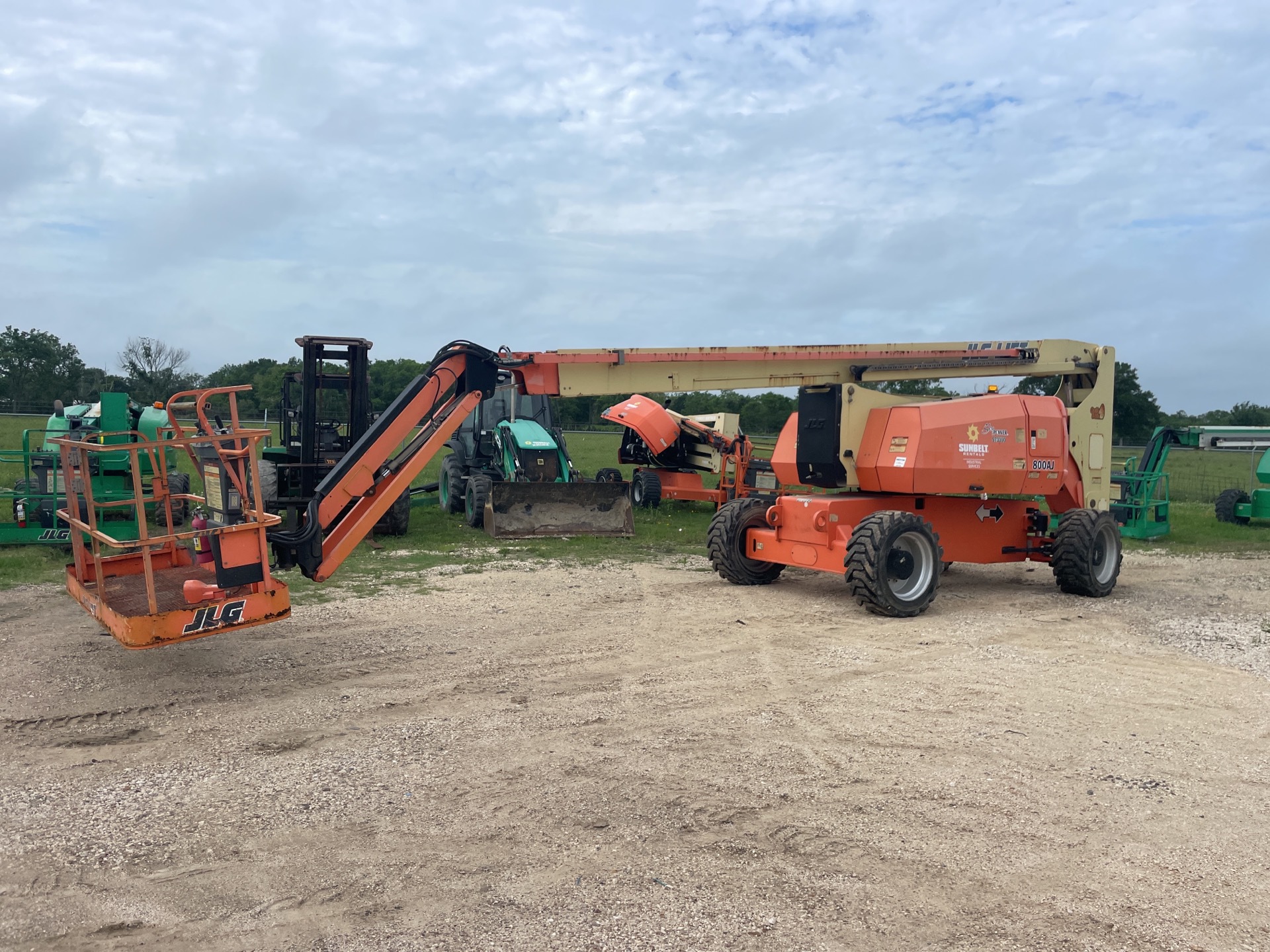 2017 JLG 800AJ 4WD Diesel Articulating Boom Lift