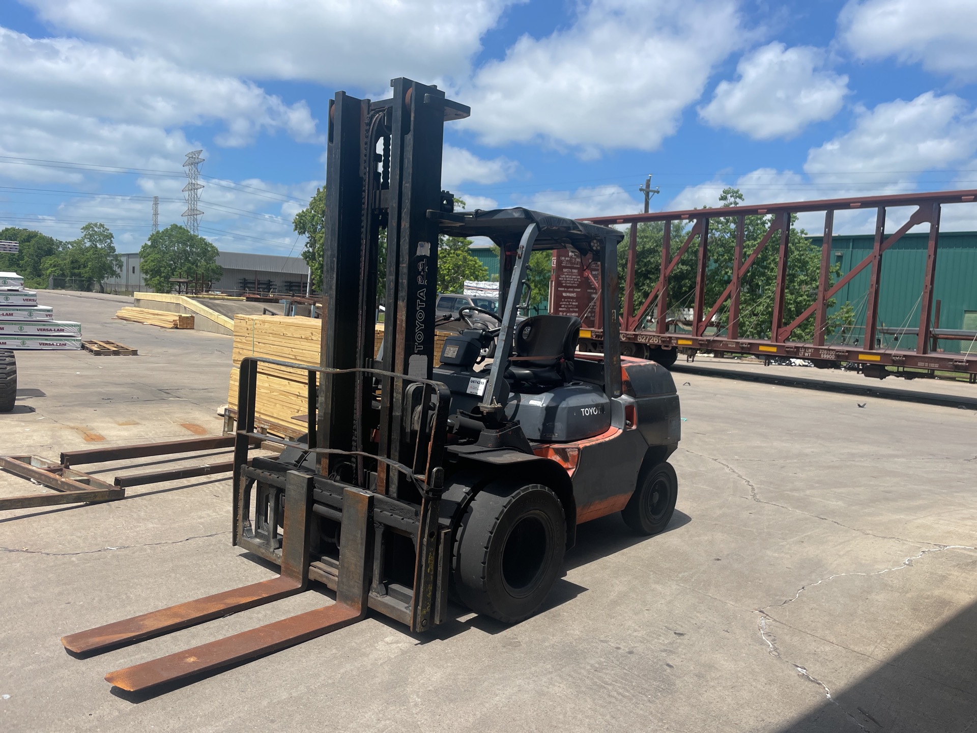 2013 Toyota 7FDU45 9150 lb Pneumatic Tire Forklift