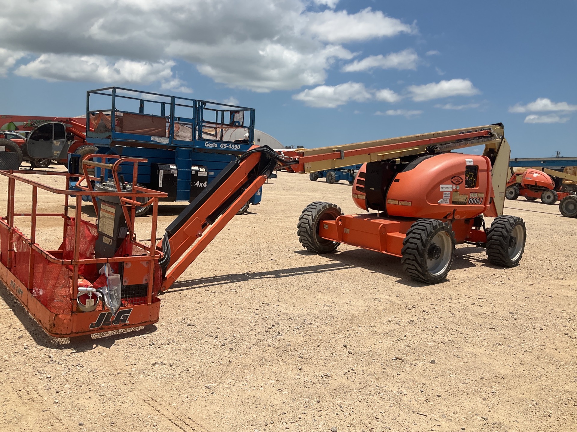 2016 JLG 600AJ 4WD Diesel Articulating Boom Lift