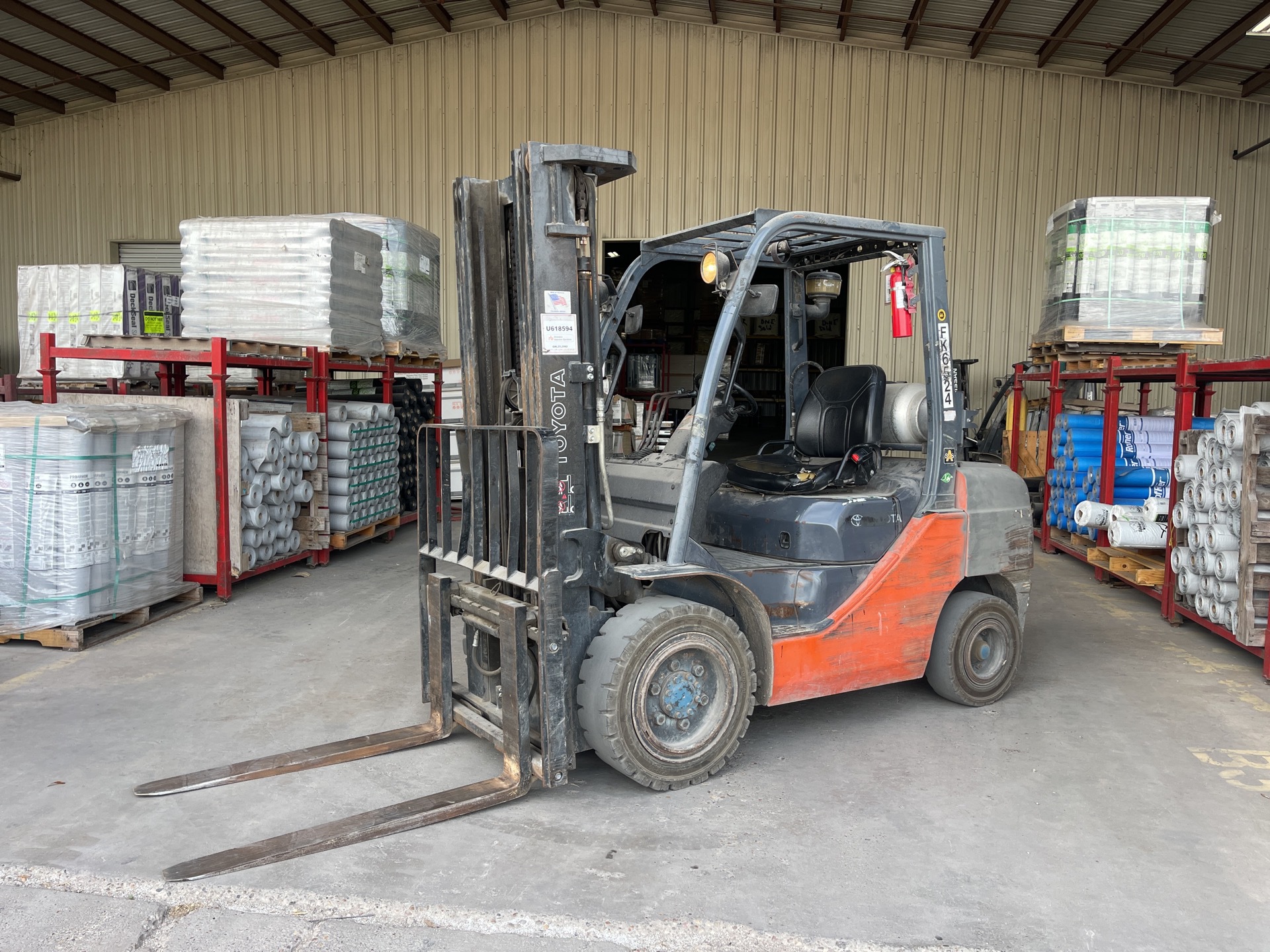 2012 Toyota 8FGU30 5620 lb Pneumatic Tire Forklift