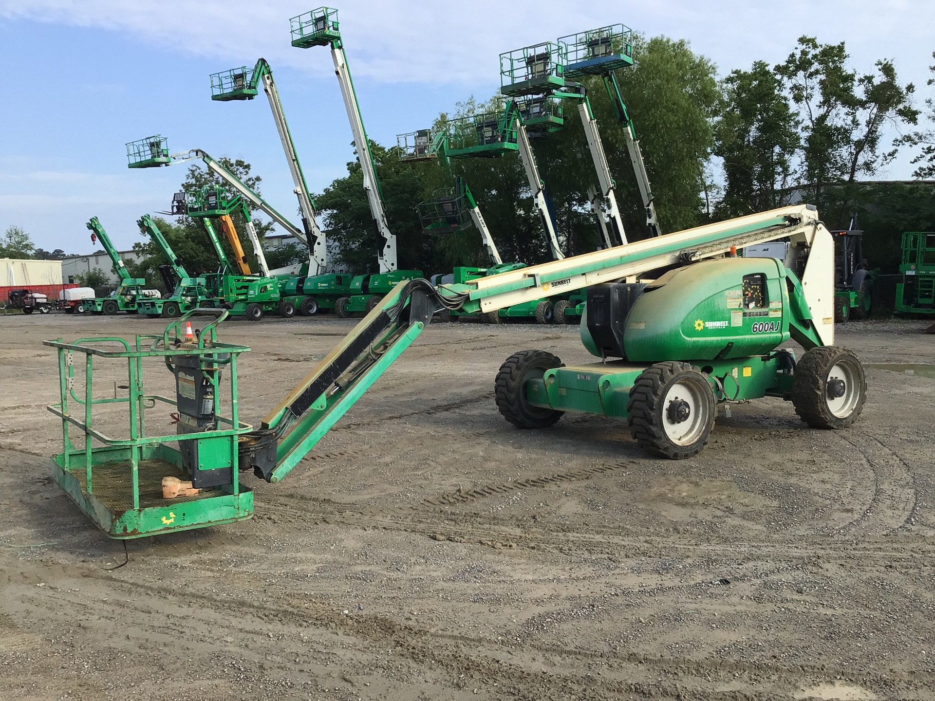 2013 JLG 600AJ 4WD Dual Fuel Articulating Boom Lift