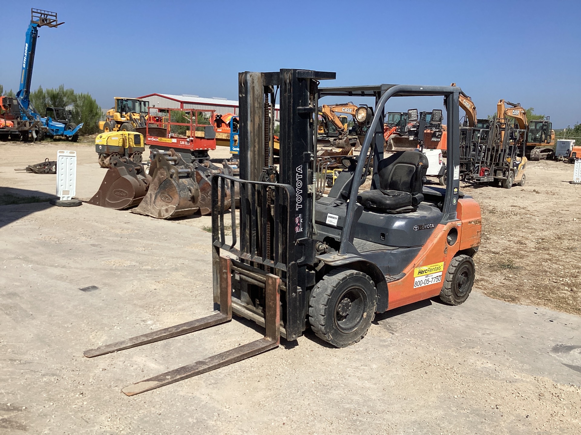 2015 Toyota 8FDU25 4500 lb Pneumatic Tire Forklift